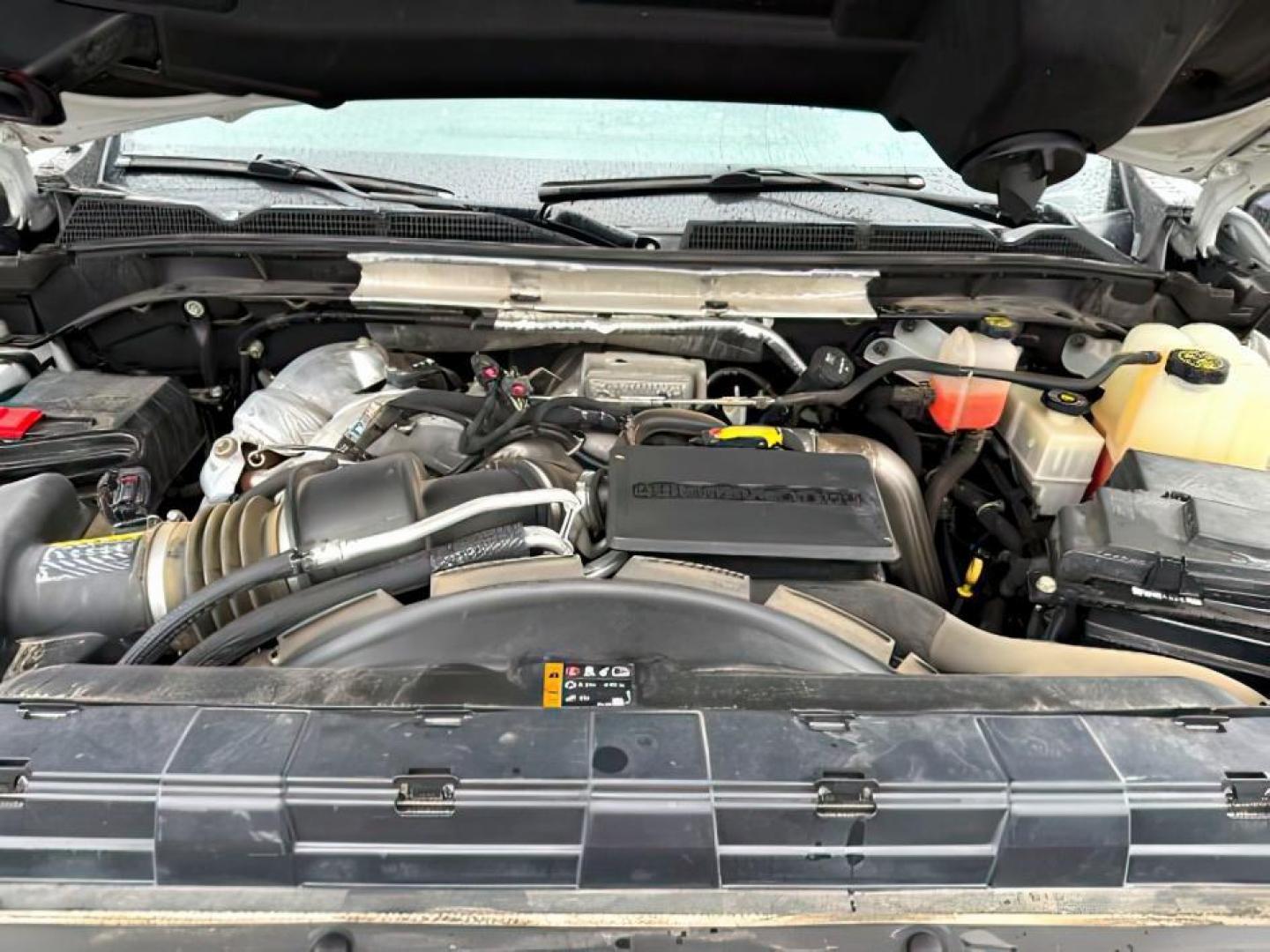 2020 Summit White /Jet Black w/Kalahari Accents GMC Sierra 2500HD 4WD Crew Cab Standard Bed AT4 (1GT49PEY8LF) with an Duramax 6.6L V-8 diesel direct injection engine, AUTOMATIC transmission, located at 1235 N Woodruff Ave., Idaho Falls, 83401, (208) 523-1053, 43.507172, -112.000488 - At Timberline Auto, finding a great deal on your next vehicle is always easy! Our experienced sales staff's goal is to help find you the right vehicle at the right price! Our knowledgeable finance department has options for almost any credit score. We offer extended service contract options to prote - Photo#22