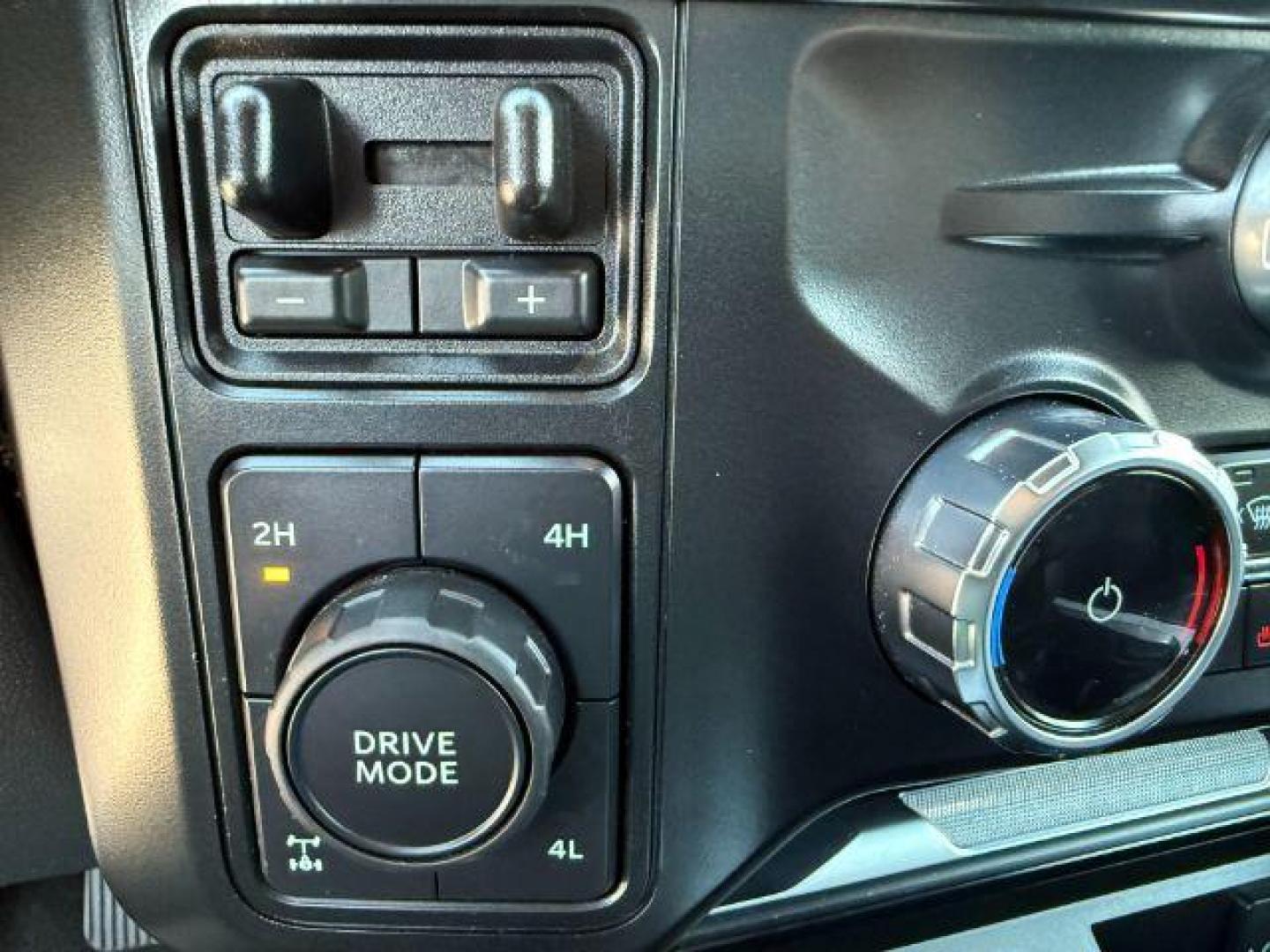 2024 Agate Black Metallic /Black Onyx Ford F-350 Platinum (1FT8W3BT7RE) with an Powerstroke 6.7L V-8 diesel direct injection engine, AUTOMATIC transmission, located at 1235 N Woodruff Ave., Idaho Falls, 83401, (208) 523-1053, 43.507172, -112.000488 - Photo#18