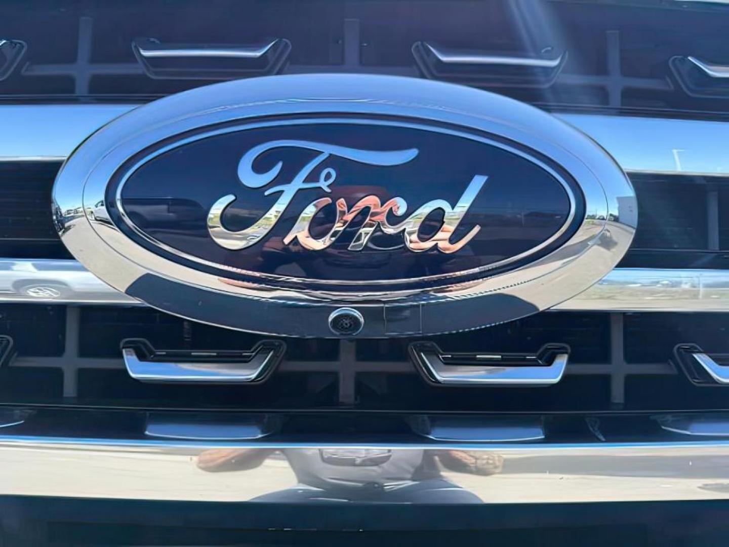 2024 Agate Black Metallic /Black Onyx Ford F-350 Platinum (1FT8W3BT7RE) with an Powerstroke 6.7L V-8 diesel direct injection engine, AUTOMATIC transmission, located at 1235 N Woodruff Ave., Idaho Falls, 83401, (208) 523-1053, 43.507172, -112.000488 - At Timberline Auto, finding a great deal on your next vehicle is always easy! Our experienced sales staff's goal is to help find you the right vehicle at the right price! Our knowledgeable finance department has options for almost any credit score. We offer extended service contract options to prote - Photo#10