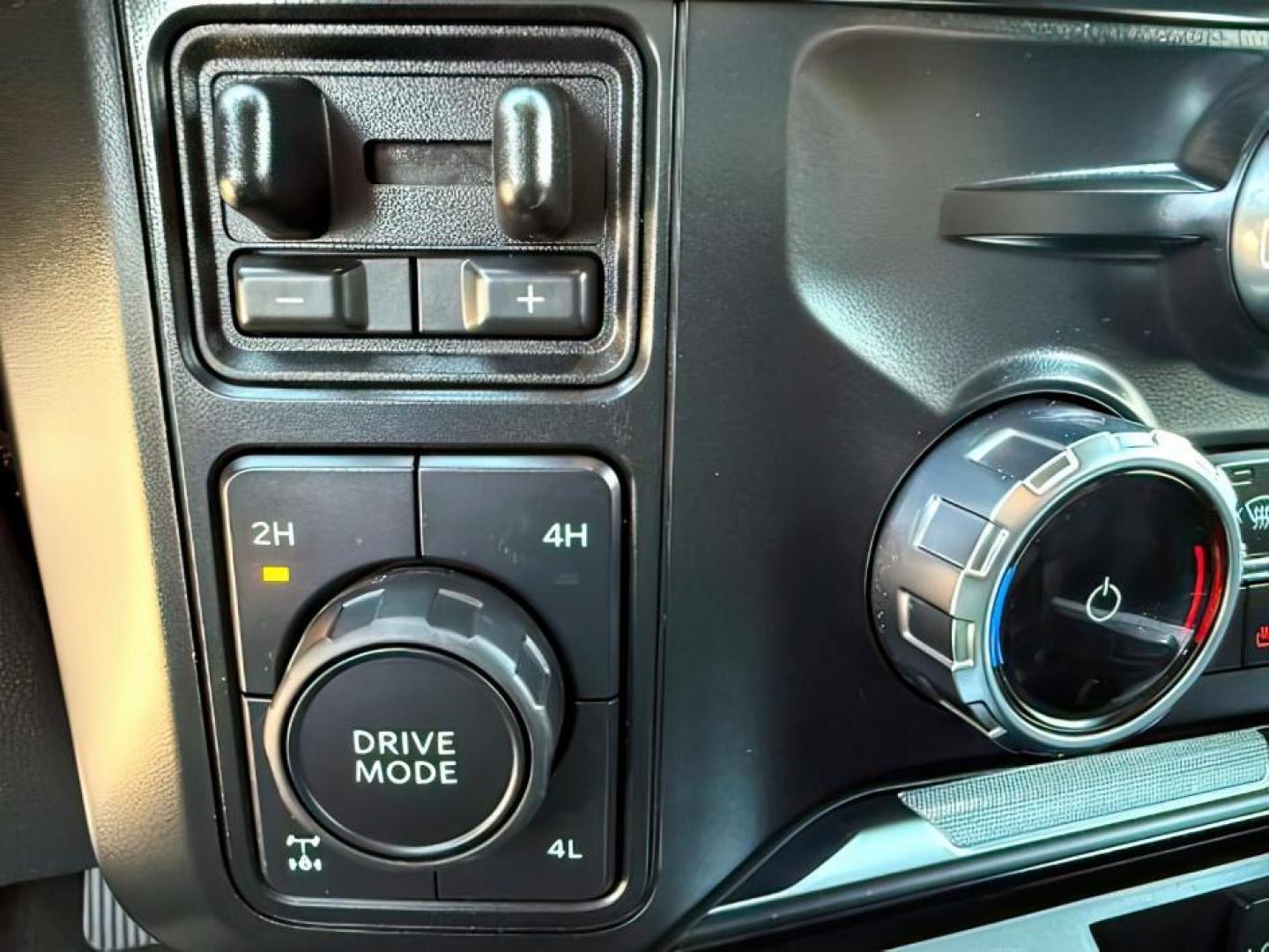 2024 Agate Black Metallic /Black Onyx Ford F-350 Platinum (1FT8W3BT7RE) with an Powerstroke 6.7L V-8 diesel direct injection engine, AUTOMATIC transmission, located at 1235 N Woodruff Ave., Idaho Falls, 83401, (208) 523-1053, 43.507172, -112.000488 - At Timberline Auto, finding a great deal on your next vehicle is always easy! Our experienced sales staff's goal is to help find you the right vehicle at the right price! Our knowledgeable finance department has options for almost any credit score. We offer extended service contract options to prote - Photo#18