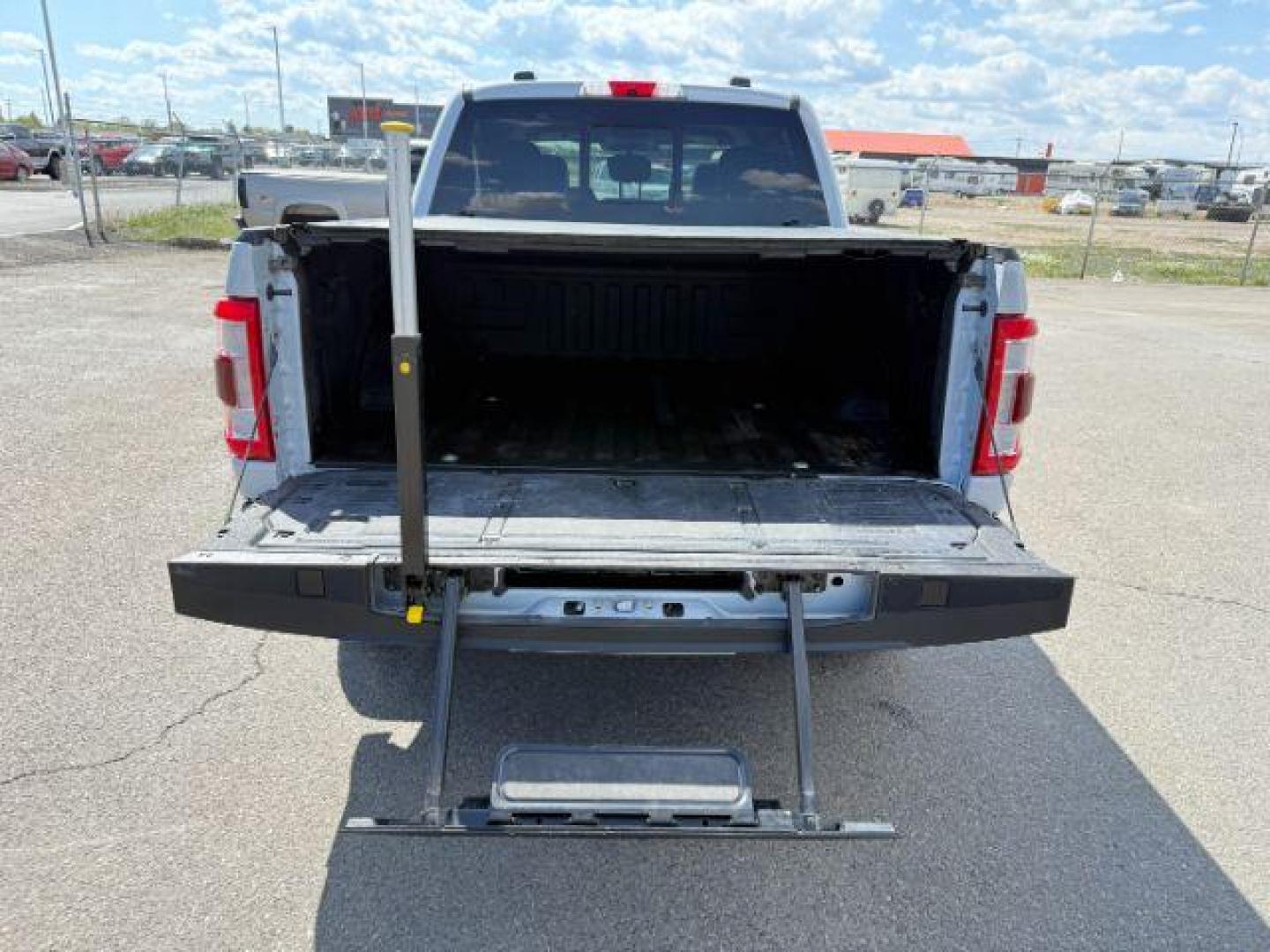 2021 WHITE /BLACK Ford F-150 LARIAT (1FTFW1E80MK) with an 3.5L engine, AUTOMATIC transmission, located at 1235 N Woodruff Ave., Idaho Falls, 83401, (208) 523-1053, 43.507172, -112.000488 - At Timberline Auto, finding a great deal on your next vehicle is always easy! Our experienced sales staff's goal is to help find you the right vehicle at the right price! Our knowledgeable finance department has options for almost any credit score. We offer extended service contract options to prote - Photo#5