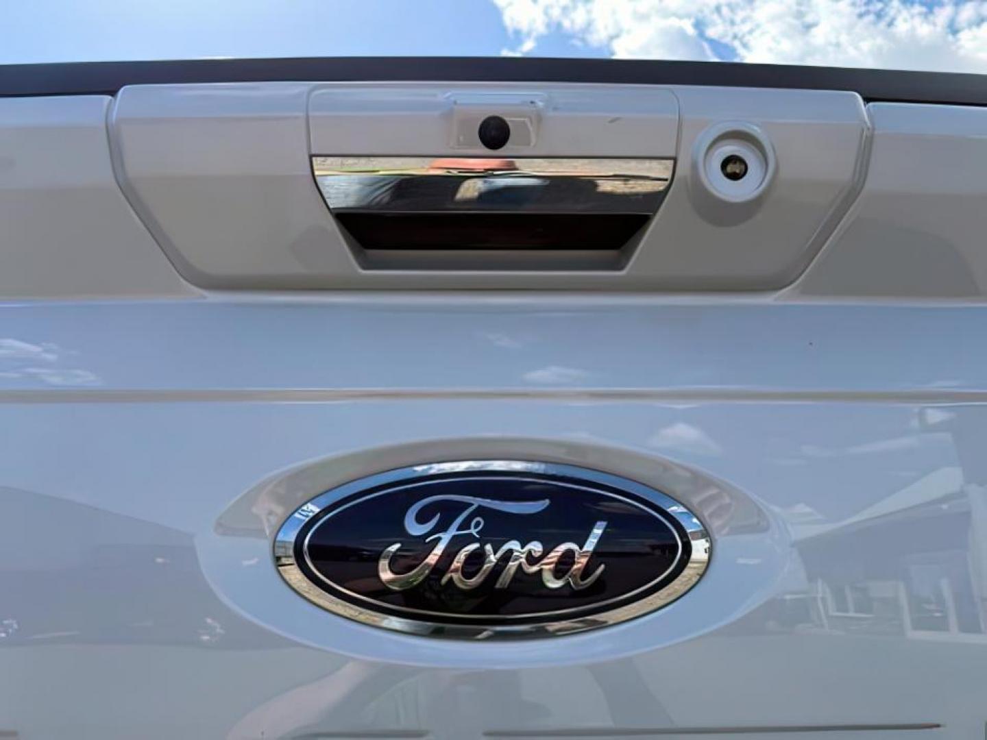 2021 WHITE /BLACK Ford F-150 LARIAT (1FTFW1E80MK) with an 3.5L engine, AUTOMATIC transmission, located at 1235 N Woodruff Ave., Idaho Falls, 83401, (208) 523-1053, 43.507172, -112.000488 - At Timberline Auto, finding a great deal on your next vehicle is always easy! Our experienced sales staff's goal is to help find you the right vehicle at the right price! Our knowledgeable finance department has options for almost any credit score. We offer extended service contract options to prote - Photo#4