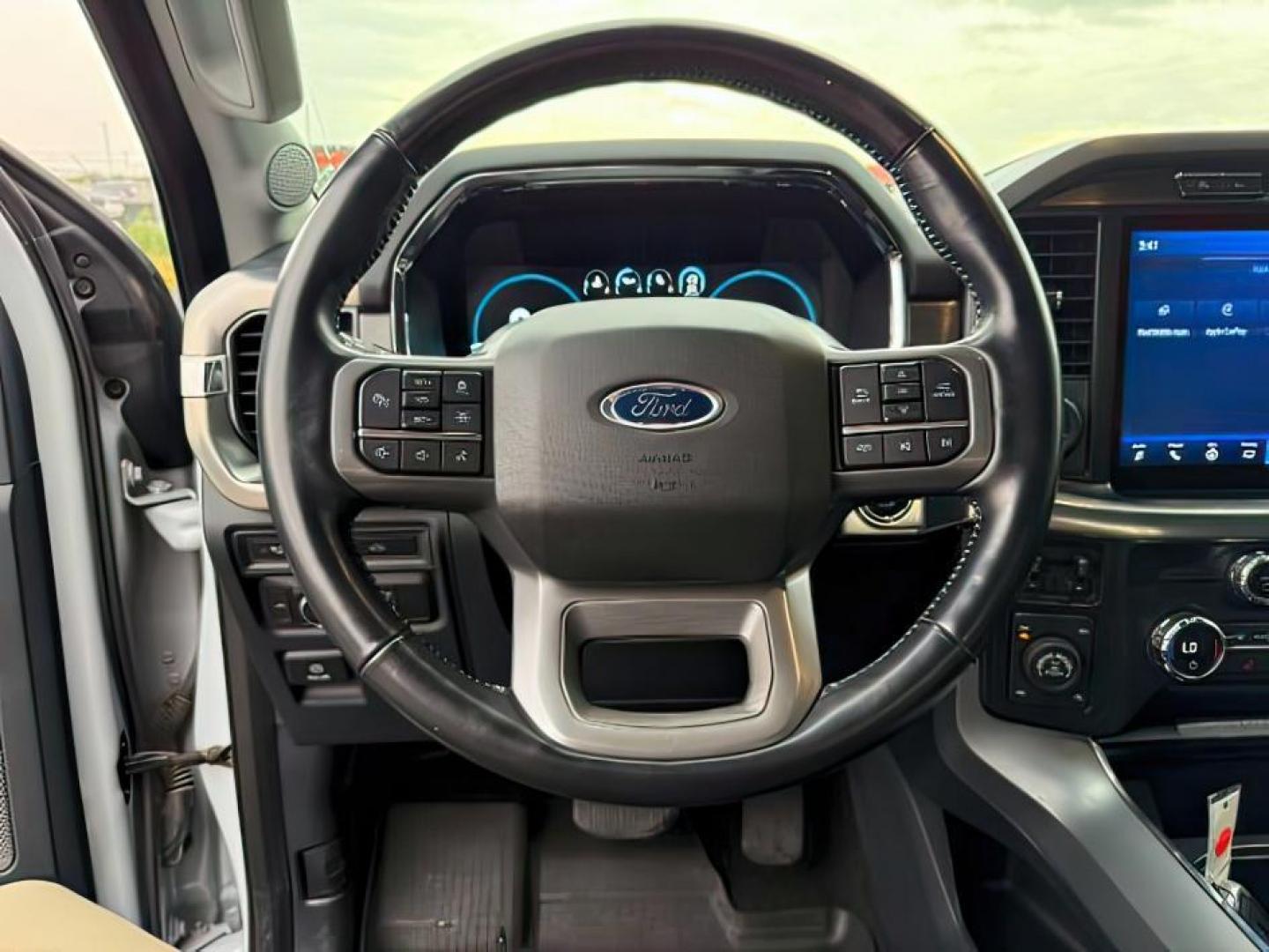 2021 WHITE /Black Ford F-150 (1FTFW1E80MK) with an EcoBoost 35L V-6 portdirect injection engine, Automatic transmission, located at 1175 N Woodruff Ave, Idaho Falls, ID, 83401, 43.506901, -111.999657 - At Timberline Auto, finding a great deal on your next vehicle is always easy! Our experienced sales staff's goal is to help find you the right vehicle at the right price! Our knowledgeable finance department has options for almost any credit score. We offer extended service contract options to prote - Photo#14