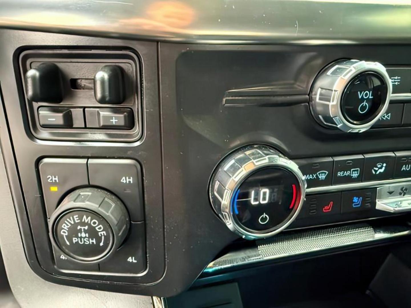 2021 WHITE /Black Ford F-150 (1FTFW1E80MK) with an EcoBoost 35L V-6 portdirect injection engine, Automatic transmission, located at 1175 N Woodruff Ave, Idaho Falls, ID, 83401, 43.506901, -111.999657 - At Timberline Auto, finding a great deal on your next vehicle is always easy! Our experienced sales staff's goal is to help find you the right vehicle at the right price! Our knowledgeable finance department has options for almost any credit score. We offer extended service contract options to prote - Photo#17
