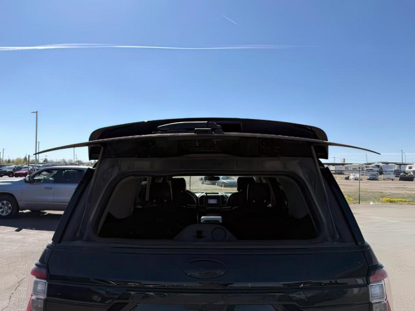 2019 BLACK /LEATHER Ford Expedition (1FMJU1MT0KE) with an 35L V6 DOHC 24V FFV engine, Automatic transmission, located at 1175 N Woodruff Ave, Idaho Falls, ID, 83401, 43.506901, -111.999657 - At Timberline Auto, finding a great deal on your next vehicle is always easy! Our experienced sales staff's goal is to help find you the right vehicle at the right price! Our knowledgeable finance department has options for almost any credit score. We offer extended service contract options to prote - Photo#5