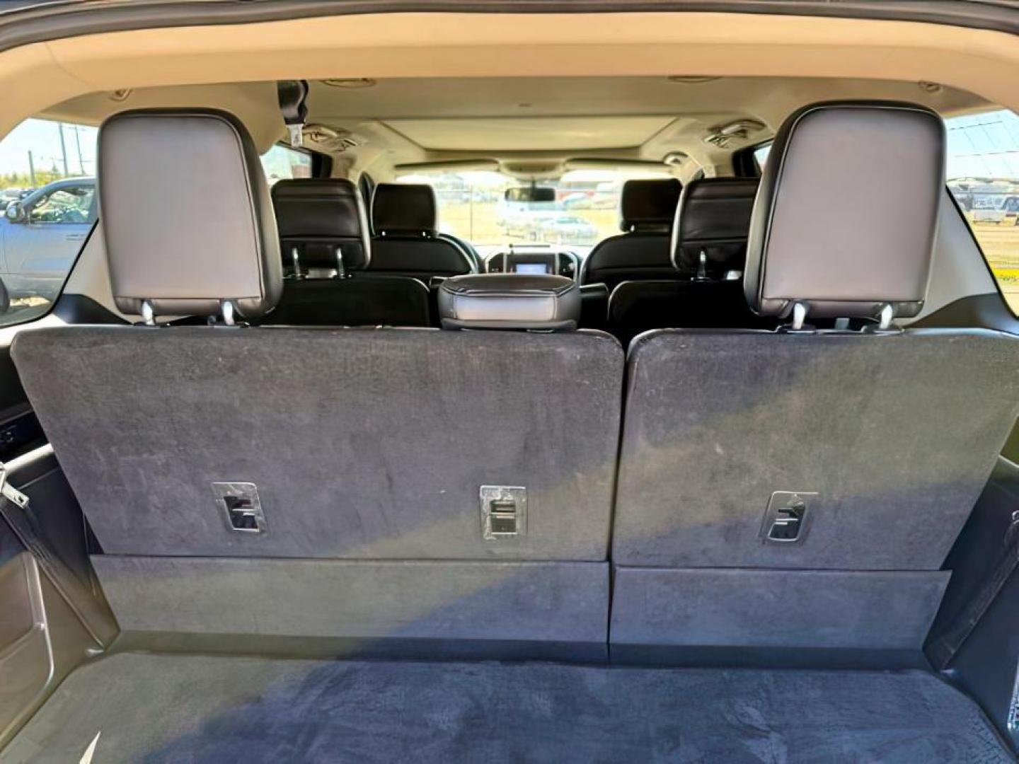 2019 BLACK /LEATHER Ford Expedition (1FMJU1MT0KE) with an 35L V6 DOHC 24V FFV engine, Automatic transmission, located at 1175 N Woodruff Ave, Idaho Falls, ID, 83401, 43.506901, -111.999657 - At Timberline Auto, finding a great deal on your next vehicle is always easy! Our experienced sales staff's goal is to help find you the right vehicle at the right price! Our knowledgeable finance department has options for almost any credit score. We offer extended service contract options to prote - Photo#8