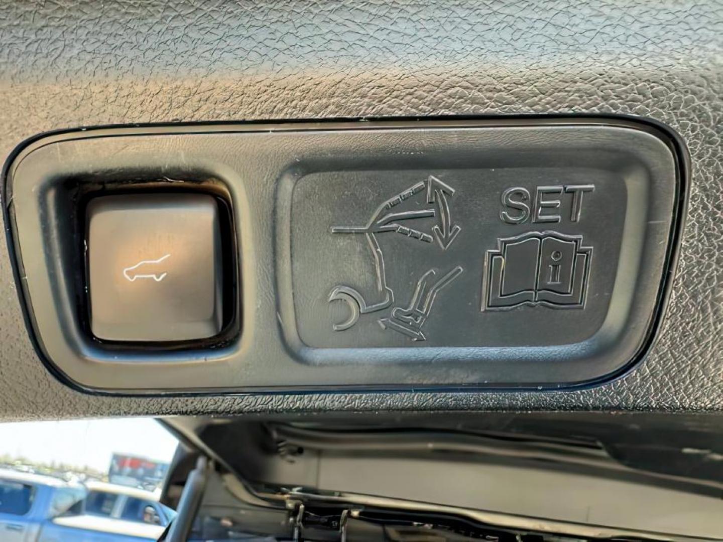 2019 BLACK /LEATHER Ford Expedition (1FMJU1MT0KE) with an 35L V6 DOHC 24V FFV engine, Automatic transmission, located at 1175 N Woodruff Ave, Idaho Falls, ID, 83401, 43.506901, -111.999657 - At Timberline Auto, finding a great deal on your next vehicle is always easy! Our experienced sales staff's goal is to help find you the right vehicle at the right price! Our knowledgeable finance department has options for almost any credit score. We offer extended service contract options to prote - Photo#9