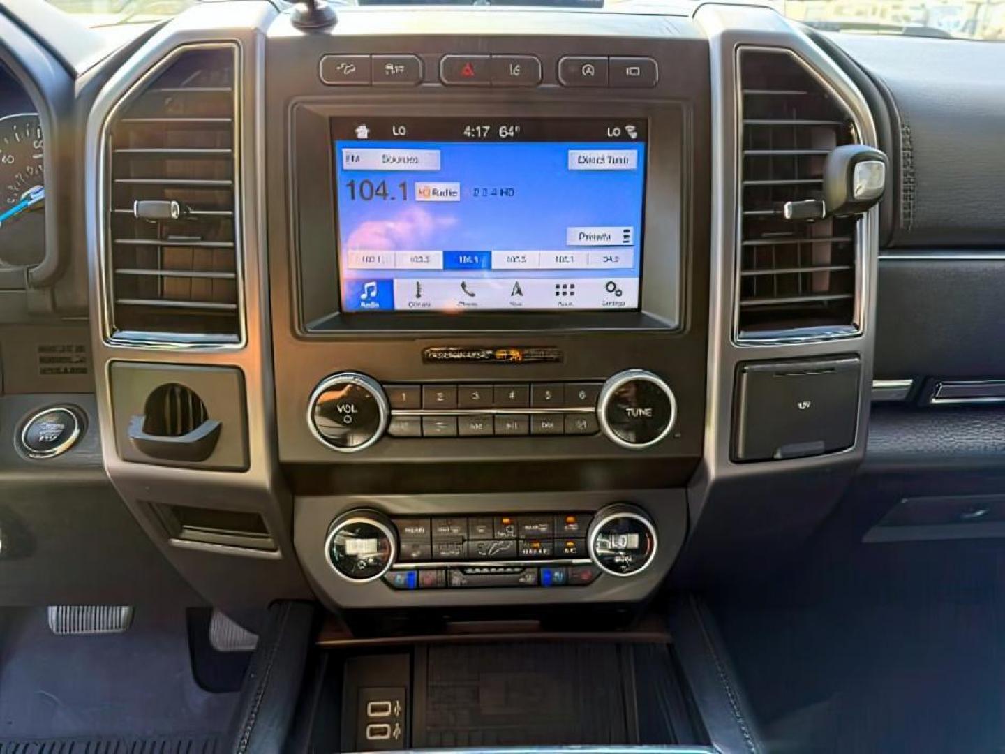 2019 BLACK /LEATHER Ford Expedition (1FMJU1MT0KE) with an 35L V6 DOHC 24V FFV engine, Automatic transmission, located at 1175 N Woodruff Ave, Idaho Falls, ID, 83401, 43.506901, -111.999657 - At Timberline Auto, finding a great deal on your next vehicle is always easy! Our experienced sales staff's goal is to help find you the right vehicle at the right price! Our knowledgeable finance department has options for almost any credit score. We offer extended service contract options to prote - Photo#18