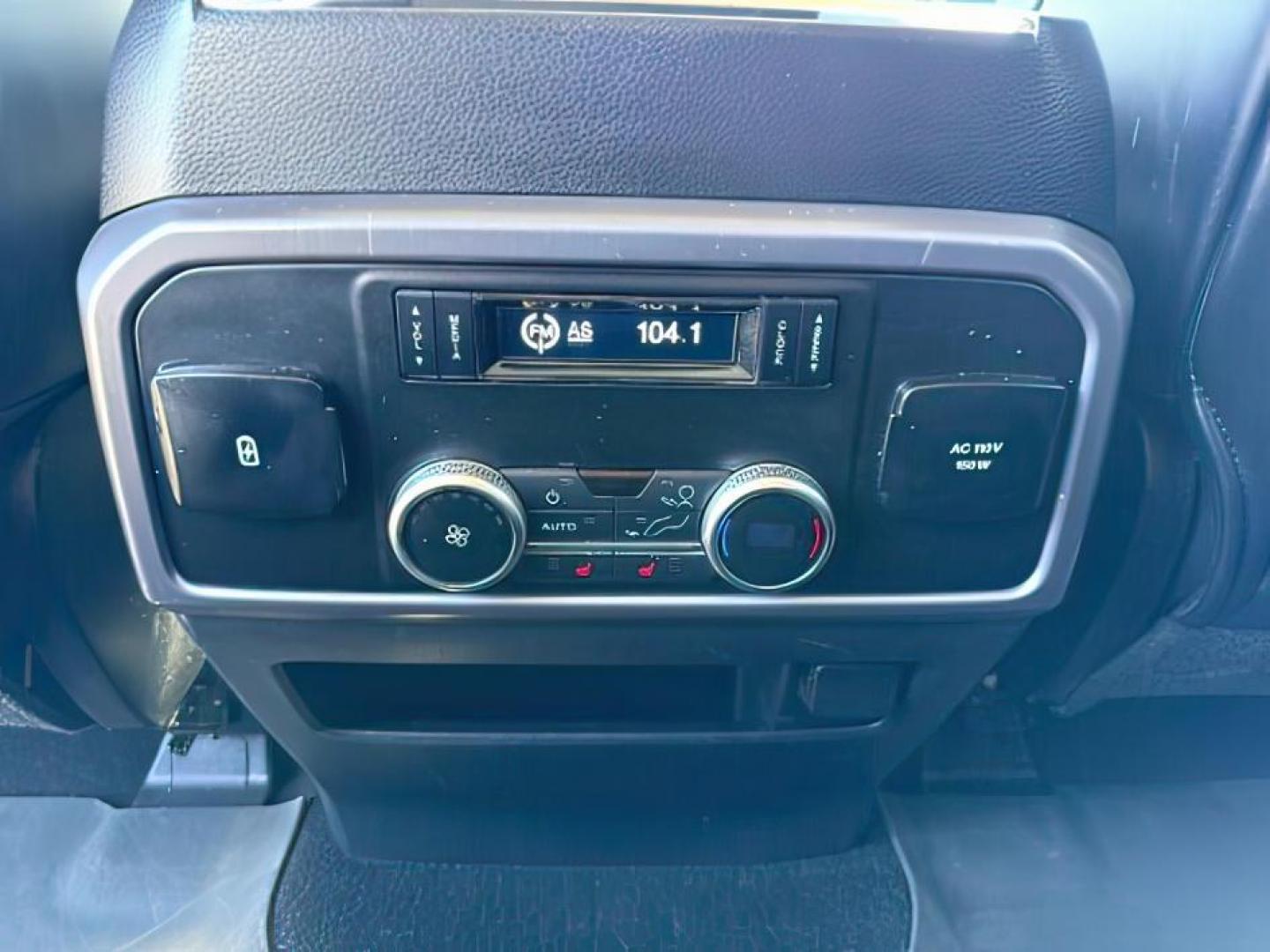2019 BLACK /LEATHER Ford Expedition (1FMJU1MT0KE) with an 35L V6 DOHC 24V FFV engine, Automatic transmission, located at 1175 N Woodruff Ave, Idaho Falls, ID, 83401, 43.506901, -111.999657 - At Timberline Auto, finding a great deal on your next vehicle is always easy! Our experienced sales staff's goal is to help find you the right vehicle at the right price! Our knowledgeable finance department has options for almost any credit score. We offer extended service contract options to prote - Photo#26