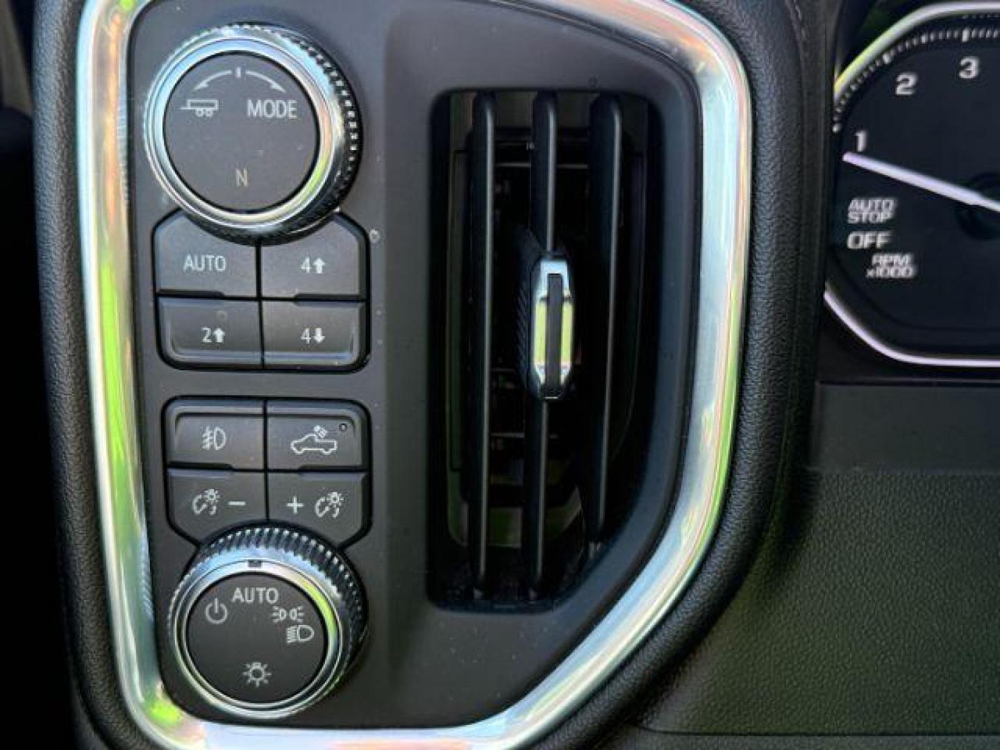 2021 Summit White /Jet Black GMC Sierra 1500 4WD Crew Cab Short Box Elevation (3GTU9CET8MG) with an Duramax 3L I-6 diesel direct injection engine, AUTOMATIC transmission, located at 1235 N Woodruff Ave., Idaho Falls, 83401, (208) 523-1053, 43.507172, -112.000488 - At Timberline Auto, finding a great deal on your next vehicle is always easy! Our experienced sales staff's goal is to help find you the right vehicle at the right price! Our knowledgeable finance department has options for almost any credit score. We offer extended service contract options to prote - Photo#18