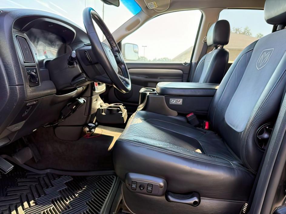 2005 BLACK /LEATHER Dodge Ram Pickup SLT (3D7LS38CX5G) with an 6 Cyl, 5.9L engine, 6-speed manual transmission, located at 1175 N Woodruff Ave, Idaho Falls, ID, 83401, 43.506901, -111.999657- Photo#31