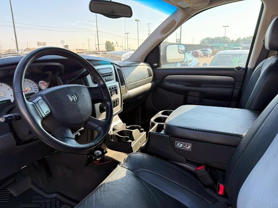 2005 BLACK /LEATHER Dodge Ram Pickup SLT (3D7LS38CX5G) with an 6 Cyl, 5.9L engine, 6-speed manual transmission, located at 1175 N Woodruff Ave, Idaho Falls, ID, 83401, 43.506901, -111.999657- Photo#32