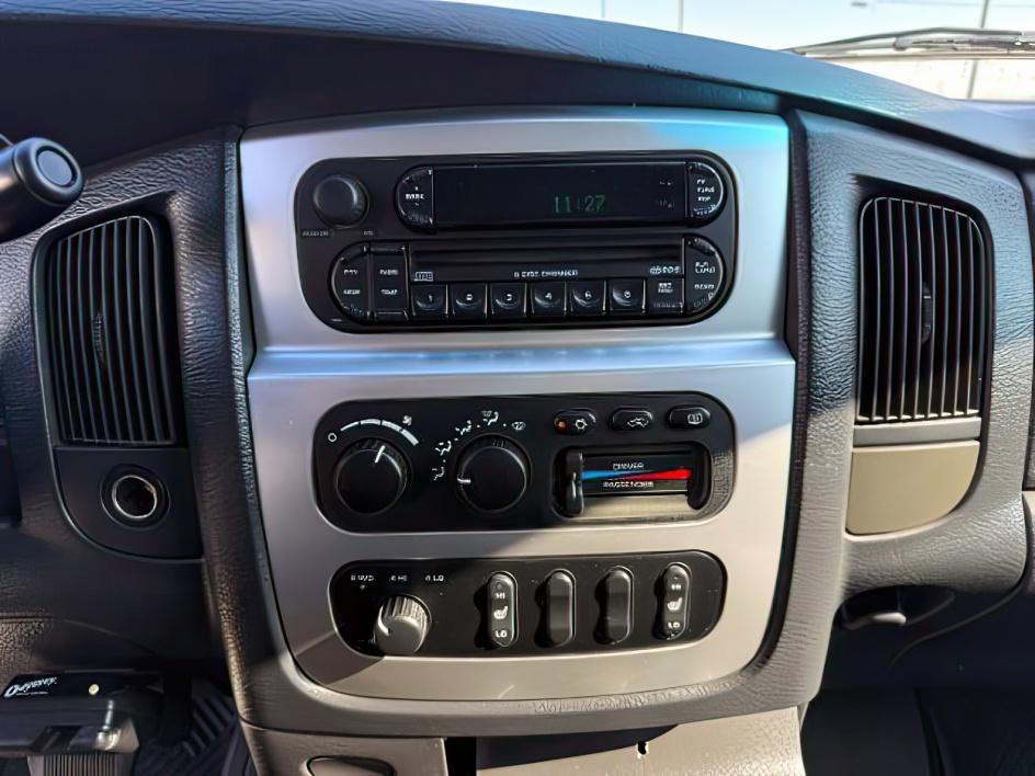 2005 BLACK /LEATHER Dodge Ram Pickup SLT (3D7LS38CX5G) with an 6 Cyl, 5.9L engine, 6-speed manual transmission, located at 1175 N Woodruff Ave, Idaho Falls, ID, 83401, 43.506901, -111.999657- Photo#34