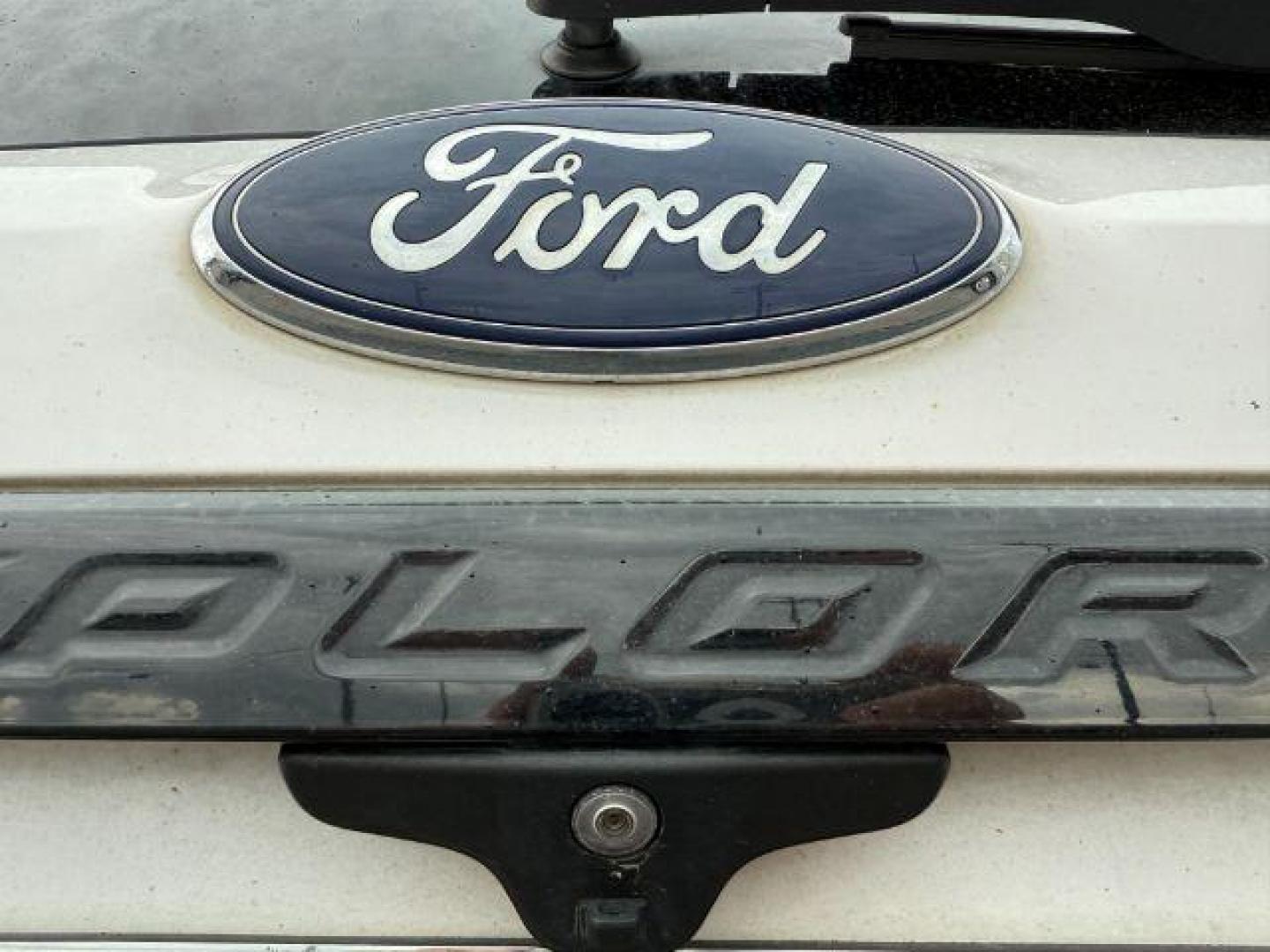 2019 WHITE /Ebony Black w/Red Accent Stitching Ford Explorer Sport (1FM5K8GT0KG) with an EcoBoost 3.5L V-6 gasoline direct injection engine, AUTOMATIC transmission, located at 1235 N Woodruff Ave., Idaho Falls, 83401, (208) 523-1053, 43.507172, -112.000488 - At Timberline Auto, finding a great deal on your next vehicle is always easy! Our experienced sales staff's goal is to help find you the right vehicle at the right price! Our knowledgeable finance department has options for almost any credit score. We offer extended service contract options to prote - Photo#4