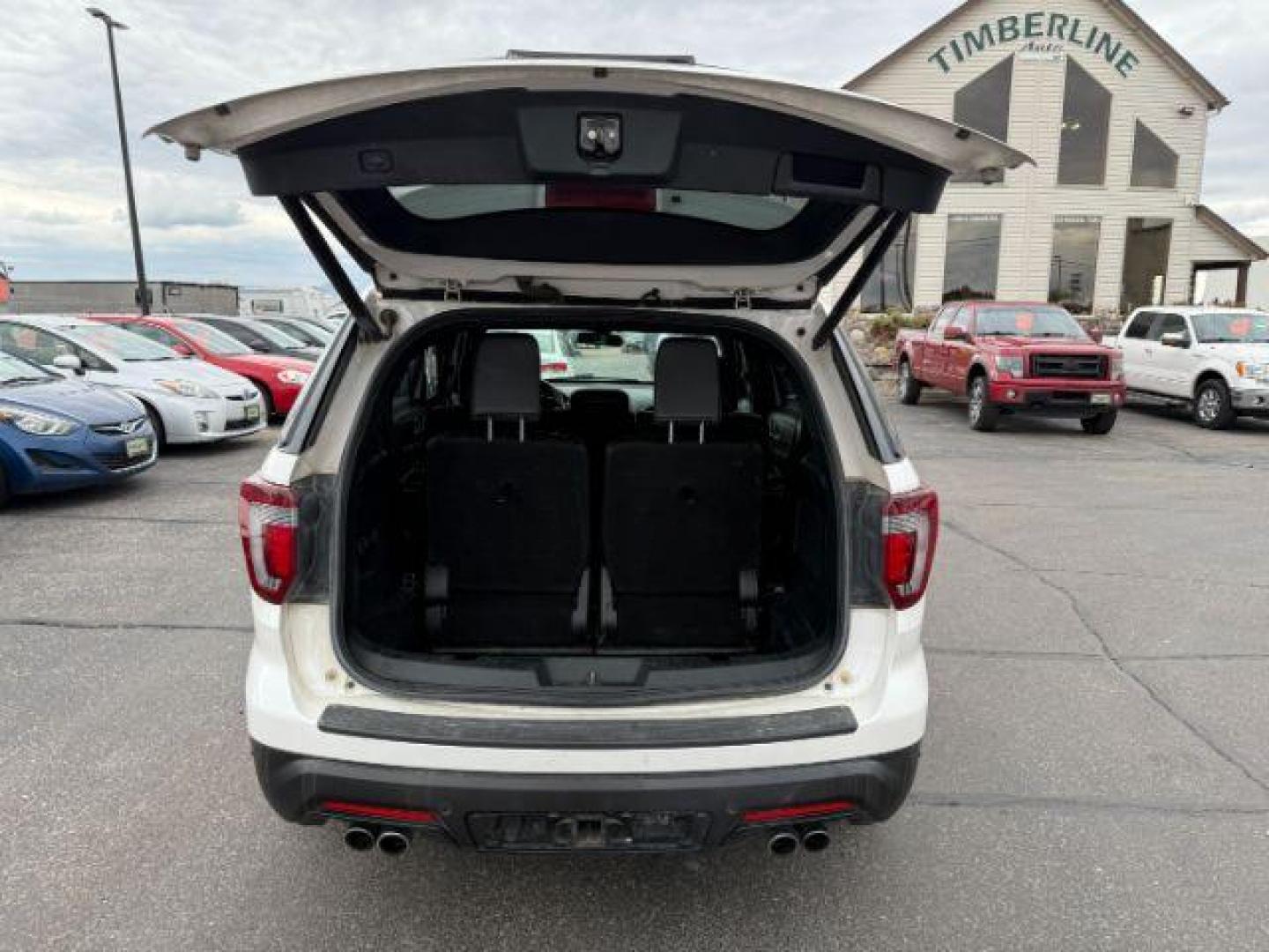 2019 WHITE /Ebony Black w/Red Accent Stitching Ford Explorer Sport (1FM5K8GT0KG) with an EcoBoost 3.5L V-6 gasoline direct injection engine, AUTOMATIC transmission, located at 1235 N Woodruff Ave., Idaho Falls, 83401, (208) 523-1053, 43.507172, -112.000488 - At Timberline Auto, finding a great deal on your next vehicle is always easy! Our experienced sales staff's goal is to help find you the right vehicle at the right price! Our knowledgeable finance department has options for almost any credit score. We offer extended service contract options to prote - Photo#5