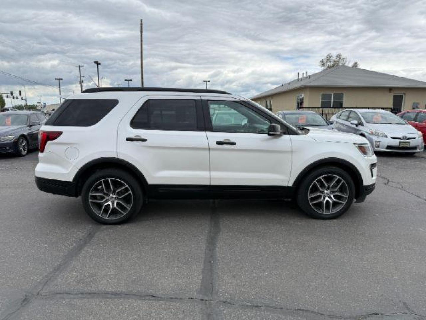 2019 WHITE /Ebony Black w/Red Accent Stitching Ford Explorer Sport (1FM5K8GT0KG) with an EcoBoost 3.5L V-6 gasoline direct injection engine, AUTOMATIC transmission, located at 1235 N Woodruff Ave., Idaho Falls, 83401, (208) 523-1053, 43.507172, -112.000488 - At Timberline Auto, finding a great deal on your next vehicle is always easy! Our experienced sales staff's goal is to help find you the right vehicle at the right price! Our knowledgeable finance department has options for almost any credit score. We offer extended service contract options to prote - Photo#7