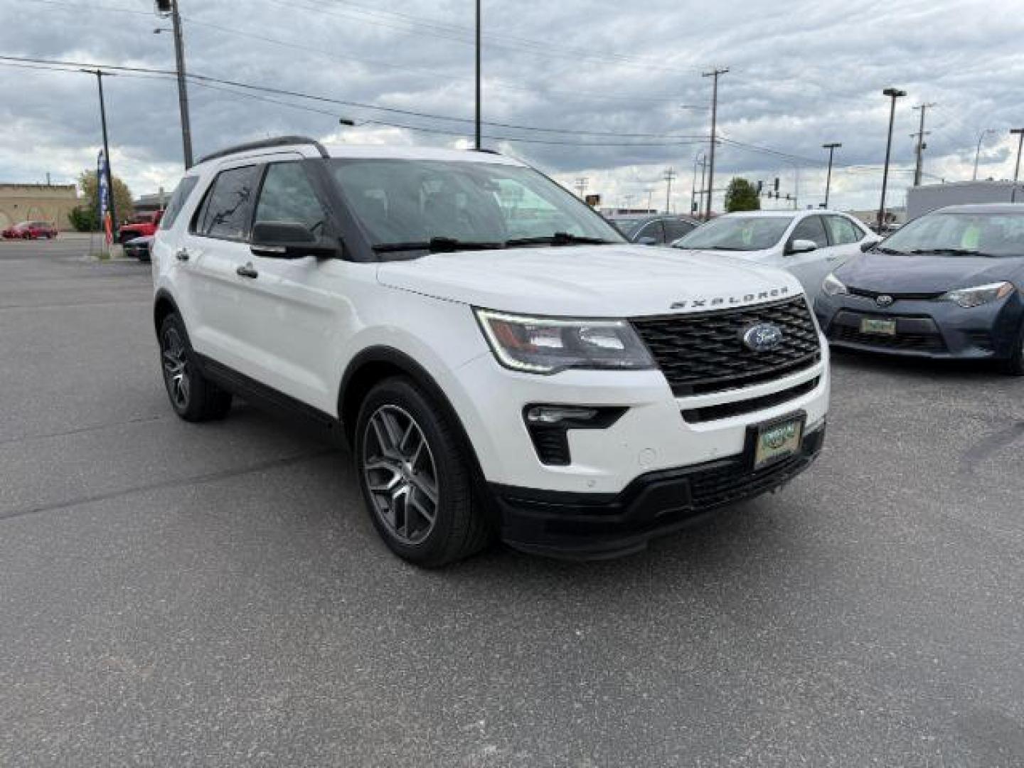 2019 WHITE /Ebony Black w/Red Accent Stitching Ford Explorer Sport (1FM5K8GT0KG) with an EcoBoost 3.5L V-6 gasoline direct injection engine, AUTOMATIC transmission, located at 1235 N Woodruff Ave., Idaho Falls, 83401, (208) 523-1053, 43.507172, -112.000488 - At Timberline Auto, finding a great deal on your next vehicle is always easy! Our experienced sales staff's goal is to help find you the right vehicle at the right price! Our knowledgeable finance department has options for almost any credit score. We offer extended service contract options to prote - Photo#8