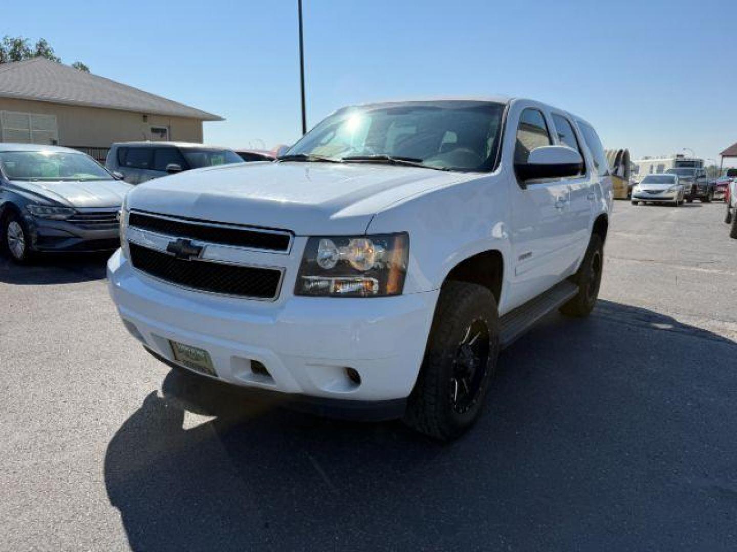 2009 Summit White /Ebony Chevrolet Tahoe (1GNFK13069R) with an 53 engine, Automatic transmission, located at 1175 N Woodruff Ave, Idaho Falls, ID, 83401, 43.506901, -111.999657 - At Timberline Auto, finding a great deal on your next vehicle is always easy! Our experienced sales staff's goal is to help find you the right vehicle at the right price! Our knowledgeable finance department has options for almost any credit score. We offer extended service contract options to prote - Photo#20
