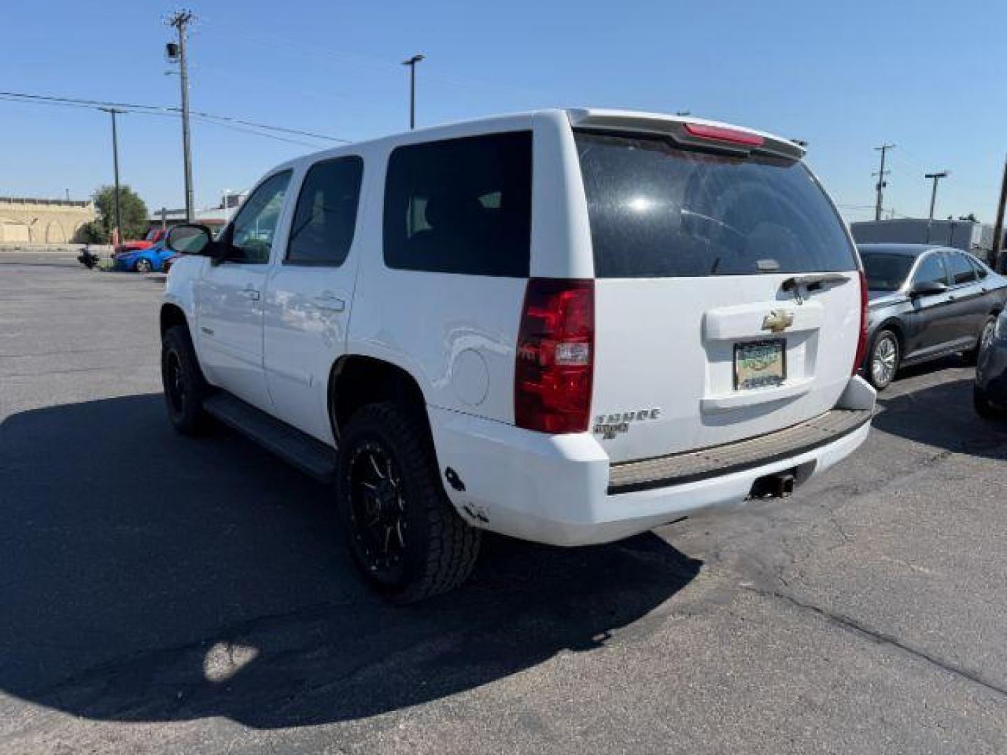 2009 Summit White /Ebony Chevrolet Tahoe (1GNFK13069R) with an 53 engine, Automatic transmission, located at 1175 N Woodruff Ave, Idaho Falls, ID, 83401, 43.506901, -111.999657 - At Timberline Auto, finding a great deal on your next vehicle is always easy! Our experienced sales staff's goal is to help find you the right vehicle at the right price! Our knowledgeable finance department has options for almost any credit score. We offer extended service contract options to prote - Photo#22