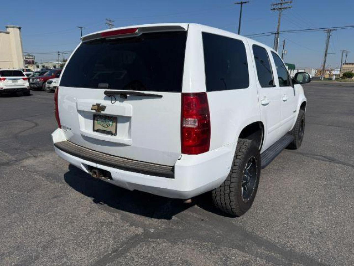 2009 Summit White /Ebony Chevrolet Tahoe (1GNFK13069R) with an 53 engine, Automatic transmission, located at 1175 N Woodruff Ave, Idaho Falls, ID, 83401, 43.506901, -111.999657 - At Timberline Auto, finding a great deal on your next vehicle is always easy! Our experienced sales staff's goal is to help find you the right vehicle at the right price! Our knowledgeable finance department has options for almost any credit score. We offer extended service contract options to prote - Photo#25