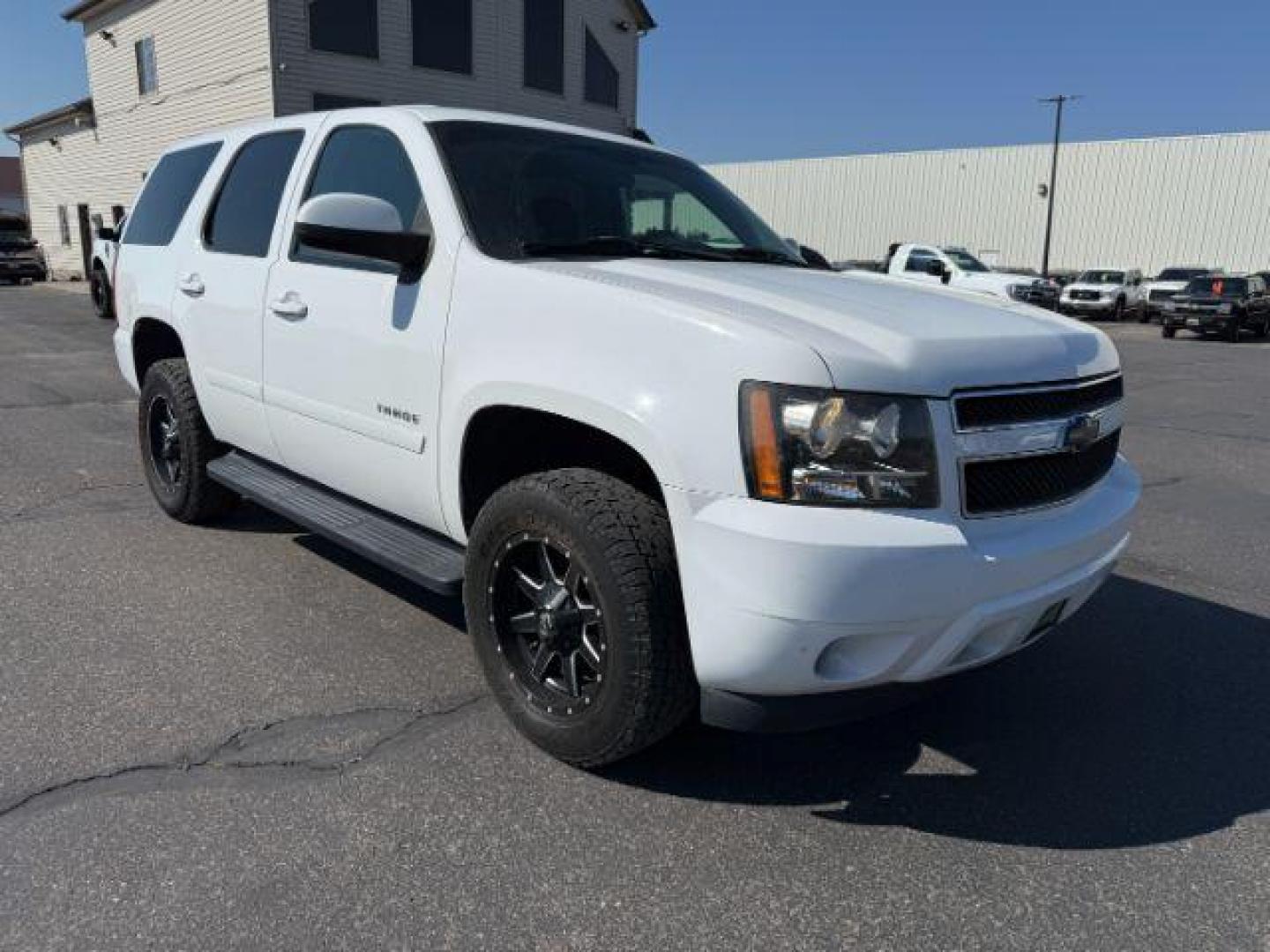 2009 Summit White /Ebony Chevrolet Tahoe (1GNFK13069R) with an 53 engine, Automatic transmission, located at 1175 N Woodruff Ave, Idaho Falls, ID, 83401, 43.506901, -111.999657 - At Timberline Auto, finding a great deal on your next vehicle is always easy! Our experienced sales staff's goal is to help find you the right vehicle at the right price! Our knowledgeable finance department has options for almost any credit score. We offer extended service contract options to prote - Photo#27