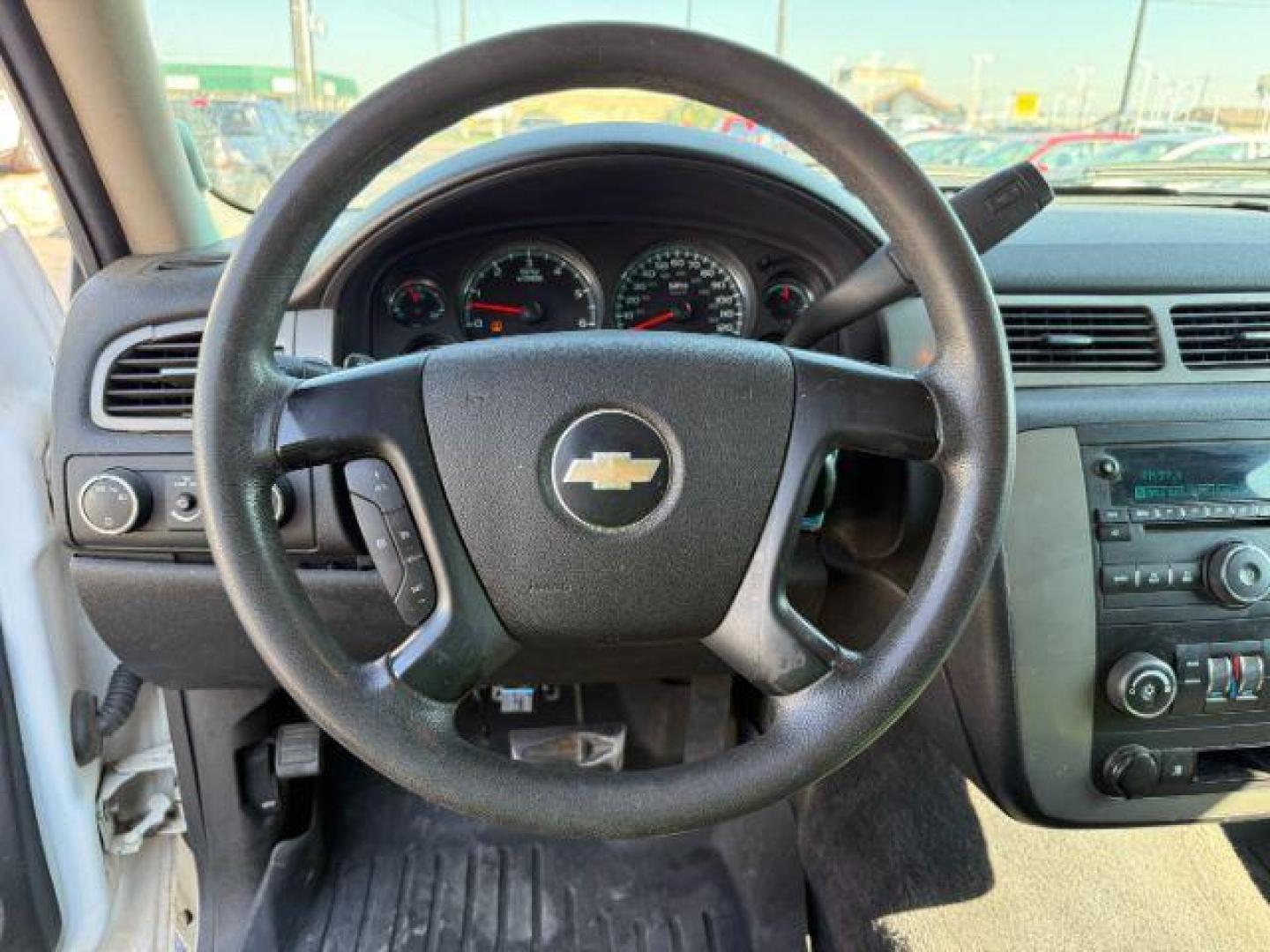 2009 Summit White /Ebony Chevrolet Tahoe (1GNFK13069R) with an 53 engine, Automatic transmission, located at 1175 N Woodruff Ave, Idaho Falls, ID, 83401, 43.506901, -111.999657 - At Timberline Auto, finding a great deal on your next vehicle is always easy! Our experienced sales staff's goal is to help find you the right vehicle at the right price! Our knowledgeable finance department has options for almost any credit score. We offer extended service contract options to prote - Photo#32