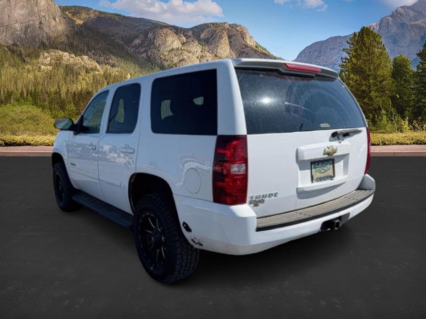 2009 Summit White /Ebony Chevrolet Tahoe (1GNFK13069R) with an 53 engine, Automatic transmission, located at 1175 N Woodruff Ave, Idaho Falls, ID, 83401, 43.506901, -111.999657 - At Timberline Auto, finding a great deal on your next vehicle is always easy! Our experienced sales staff's goal is to help find you the right vehicle at the right price! Our knowledgeable finance department has options for almost any credit score. We offer extended service contract options to prote - Photo#2