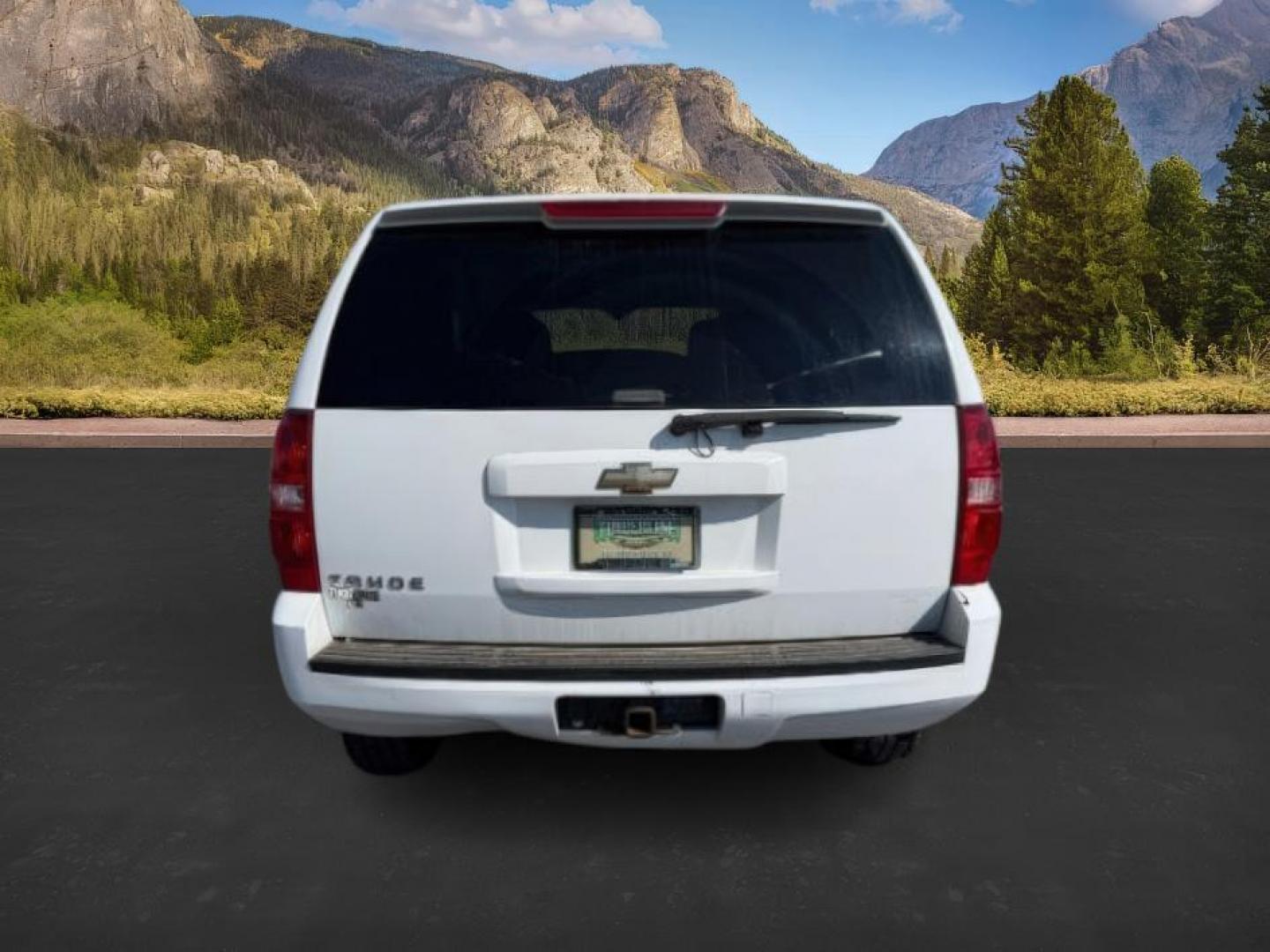 2009 Summit White /Ebony Chevrolet Tahoe (1GNFK13069R) with an 53 engine, Automatic transmission, located at 1175 N Woodruff Ave, Idaho Falls, ID, 83401, 43.506901, -111.999657 - At Timberline Auto, finding a great deal on your next vehicle is always easy! Our experienced sales staff's goal is to help find you the right vehicle at the right price! Our knowledgeable finance department has options for almost any credit score. We offer extended service contract options to prote - Photo#3