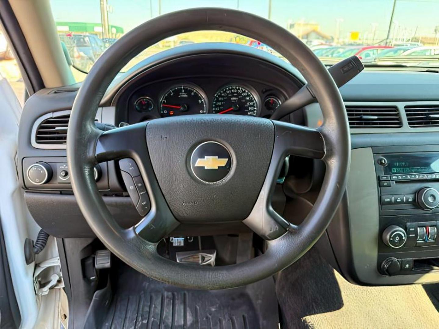 2009 Summit White /Ebony Chevrolet Tahoe (1GNFK13069R) with an 53 engine, Automatic transmission, located at 1175 N Woodruff Ave, Idaho Falls, ID, 83401, 43.506901, -111.999657 - At Timberline Auto, finding a great deal on your next vehicle is always easy! Our experienced sales staff's goal is to help find you the right vehicle at the right price! Our knowledgeable finance department has options for almost any credit score. We offer extended service contract options to prote - Photo#12