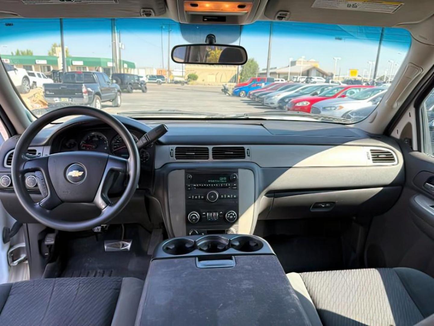2009 Summit White /Ebony Chevrolet Tahoe (1GNFK13069R) with an 53 engine, Automatic transmission, located at 1175 N Woodruff Ave, Idaho Falls, ID, 83401, 43.506901, -111.999657 - At Timberline Auto, finding a great deal on your next vehicle is always easy! Our experienced sales staff's goal is to help find you the right vehicle at the right price! Our knowledgeable finance department has options for almost any credit score. We offer extended service contract options to prote - Photo#17