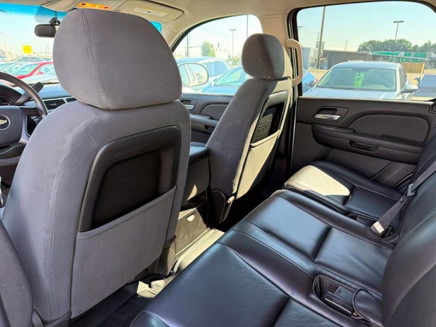 2009 Summit White /Ebony Chevrolet Tahoe (1GNFK13069R) with an 53 engine, Automatic transmission, located at 1175 N Woodruff Ave, Idaho Falls, ID, 83401, 43.506901, -111.999657 - At Timberline Auto, finding a great deal on your next vehicle is always easy! Our experienced sales staff's goal is to help find you the right vehicle at the right price! Our knowledgeable finance department has options for almost any credit score. We offer extended service contract options to prote - Photo#18