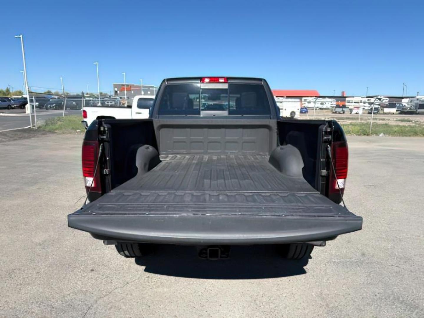 2018 BLACK /Black Ram 2500 Laramie Crew Cab 4x4 6'4 Box (3C6UR5FL3JG) with an 6.7 engine, AUTOMATIC transmission, located at 1235 N Woodruff Ave., Idaho Falls, 83401, (208) 523-1053, 43.507172, -112.000488 - At Timberline Auto, finding a great deal on your next vehicle is always easy! Our experienced sales staff's goal is to help find you the right vehicle at the right price! Our knowledgeable finance department has options for almost any credit score. We offer extended service contract options to prote - Photo#5