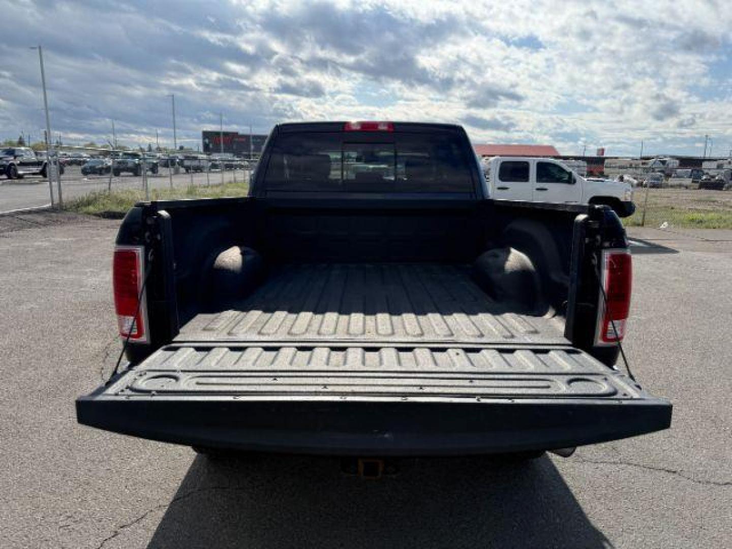 2018 True Blue Pearlcoat /Black Ram 2500 Laramie Crew Cab 4x4 6'4 Box (3C6UR5FJ9JG) with an HEMI 6.4L V-8 VVT variable valve control engine, AUTOMATIC transmission, located at 1235 N Woodruff Ave., Idaho Falls, 83401, (208) 523-1053, 43.507172, -112.000488 - At Timberline Auto, finding a great deal on your next vehicle is always easy! Our experienced sales staff's goal is to help find you the right vehicle at the right price! Our knowledgeable finance department has options for almost any credit score. We offer extended service contract options to prote - Photo#28