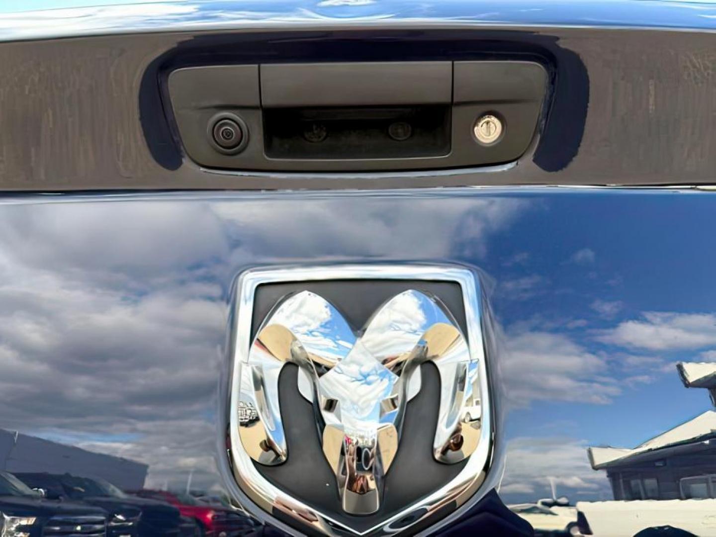 2018 True Blue Pearlcoat /Black Ram 2500 Laramie Crew Cab 4x4 6'4 Box (3C6UR5FJ9JG) with an HEMI 6.4L V-8 VVT variable valve control engine, AUTOMATIC transmission, located at 1235 N Woodruff Ave., Idaho Falls, 83401, (208) 523-1053, 43.507172, -112.000488 - At Timberline Auto, finding a great deal on your next vehicle is always easy! Our experienced sales staff's goal is to help find you the right vehicle at the right price! Our knowledgeable finance department has options for almost any credit score. We offer extended service contract options to prote - Photo#4