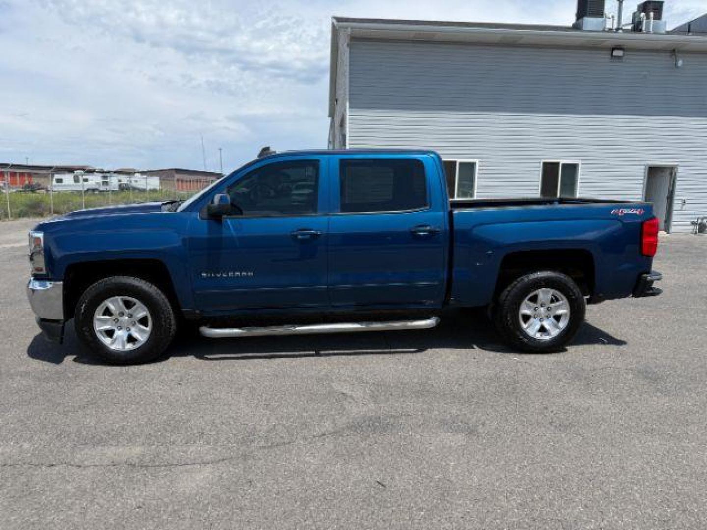 2017 BLUE /Jet Black Chevrolet Silverado 1500 1LT (3GCUKREC7HG) with an 5.3 engine, AUTOMATIC transmission, located at 1235 N Woodruff Ave., Idaho Falls, 83401, (208) 523-1053, 43.507172, -112.000488 - At Timberline Auto, finding a great deal on your next vehicle is always easy! Our experienced sales staff's goal is to help find you the right vehicle at the right price! Our knowledgeable finance department has options for almost any credit score. We offer extended service contract options to prote - Photo#23