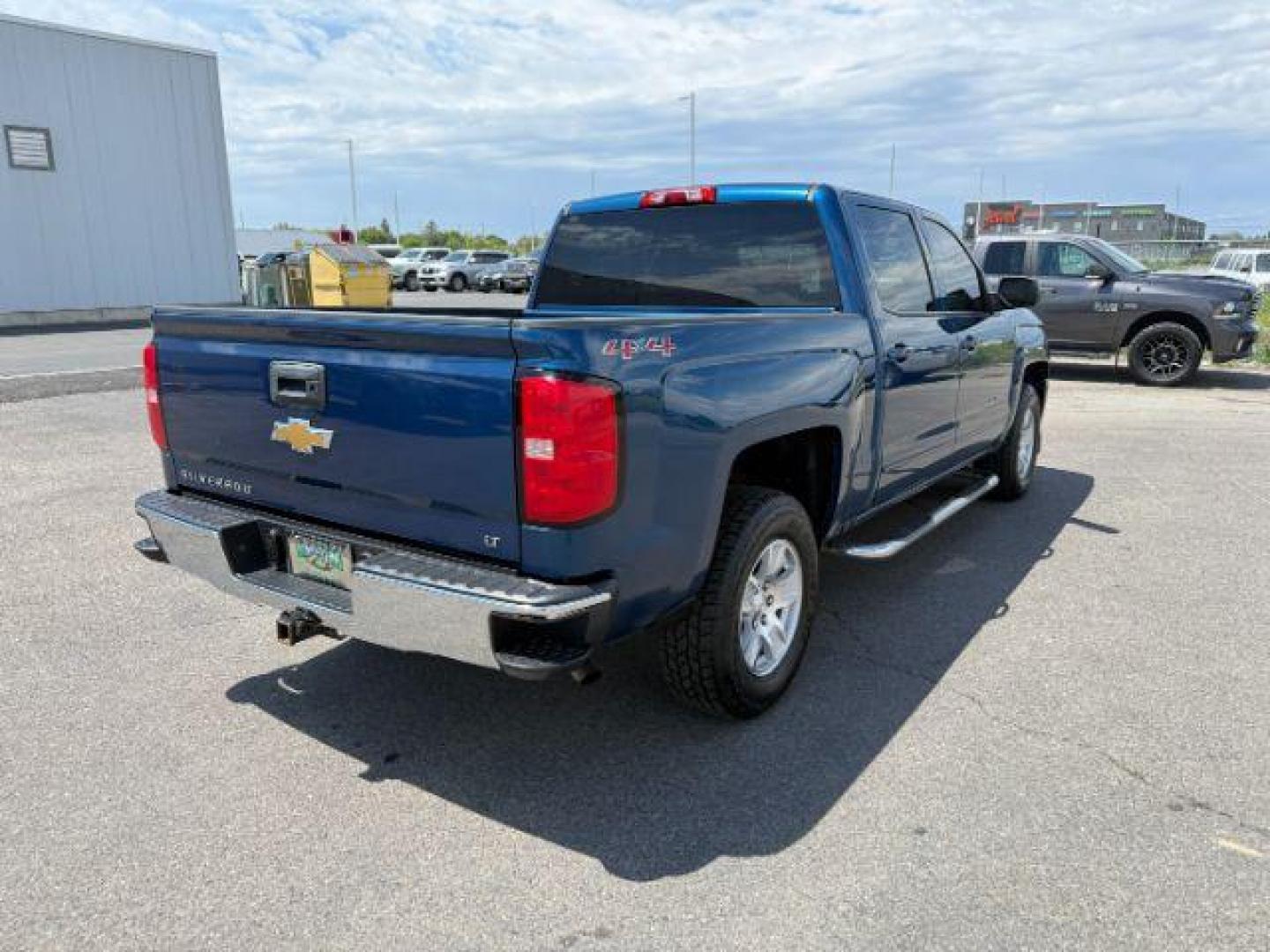 2017 BLUE /Jet Black Chevrolet Silverado 1500 1LT (3GCUKREC7HG) with an 5.3 engine, AUTOMATIC transmission, located at 1235 N Woodruff Ave., Idaho Falls, 83401, (208) 523-1053, 43.507172, -112.000488 - At Timberline Auto, finding a great deal on your next vehicle is always easy! Our experienced sales staff's goal is to help find you the right vehicle at the right price! Our knowledgeable finance department has options for almost any credit score. We offer extended service contract options to prote - Photo#28