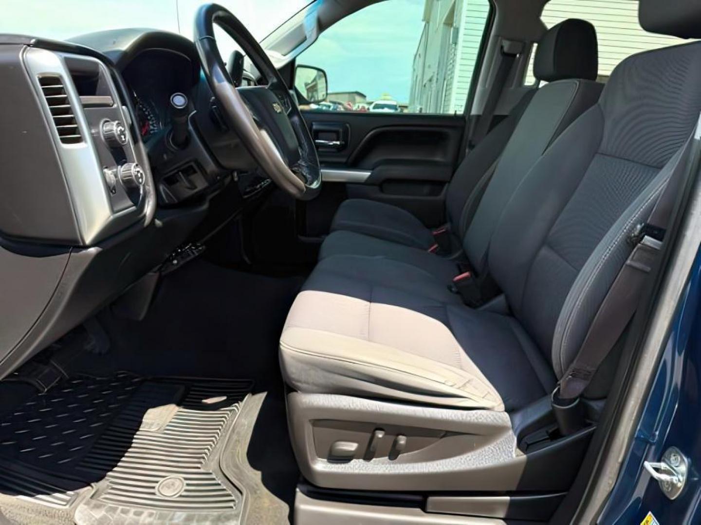 2017 BLUE /Jet Black Chevrolet Silverado 1500 1LT (3GCUKREC7HG) with an 5.3 engine, AUTOMATIC transmission, located at 1235 N Woodruff Ave., Idaho Falls, 83401, (208) 523-1053, 43.507172, -112.000488 - At Timberline Auto, finding a great deal on your next vehicle is always easy! Our experienced sales staff's goal is to help find you the right vehicle at the right price! Our knowledgeable finance department has options for almost any credit score. We offer extended service contract options to prote - Photo#11