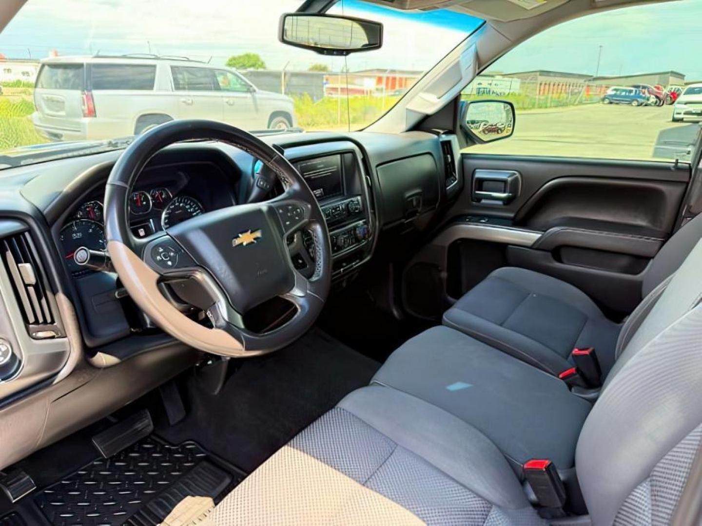 2017 BLUE /Jet Black Chevrolet Silverado 1500 1LT (3GCUKREC7HG) with an 5.3 engine, AUTOMATIC transmission, located at 1235 N Woodruff Ave., Idaho Falls, 83401, (208) 523-1053, 43.507172, -112.000488 - At Timberline Auto, finding a great deal on your next vehicle is always easy! Our experienced sales staff's goal is to help find you the right vehicle at the right price! Our knowledgeable finance department has options for almost any credit score. We offer extended service contract options to prote - Photo#12
