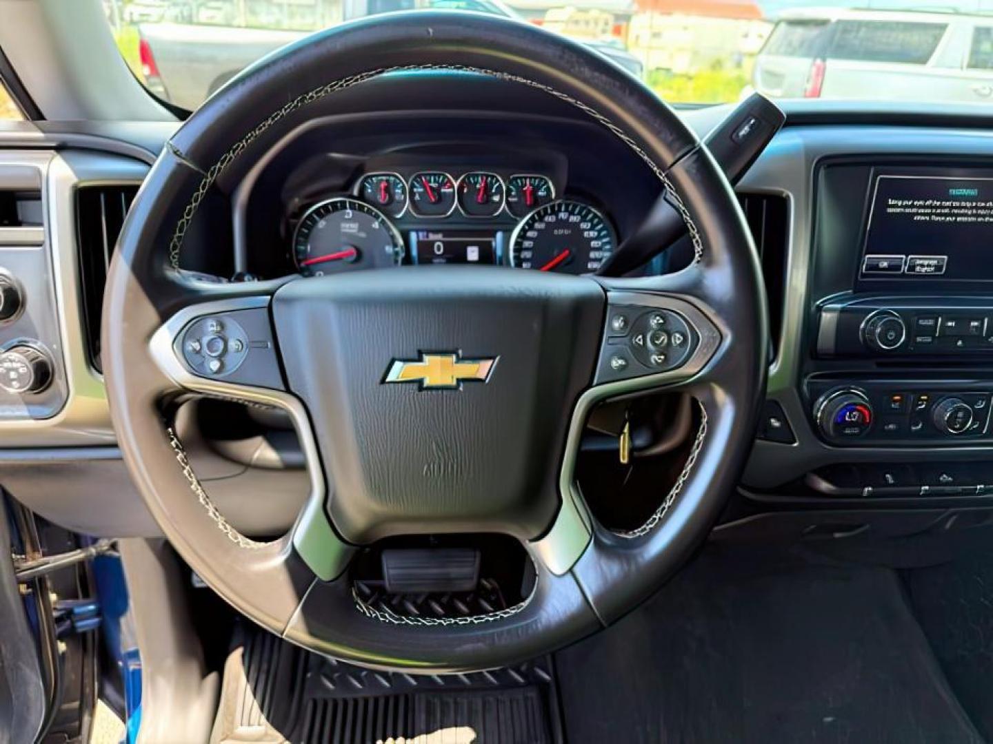 2017 BLUE /Jet Black Chevrolet Silverado 1500 1LT (3GCUKREC7HG) with an 5.3 engine, AUTOMATIC transmission, located at 1235 N Woodruff Ave., Idaho Falls, 83401, (208) 523-1053, 43.507172, -112.000488 - At Timberline Auto, finding a great deal on your next vehicle is always easy! Our experienced sales staff's goal is to help find you the right vehicle at the right price! Our knowledgeable finance department has options for almost any credit score. We offer extended service contract options to prote - Photo#13