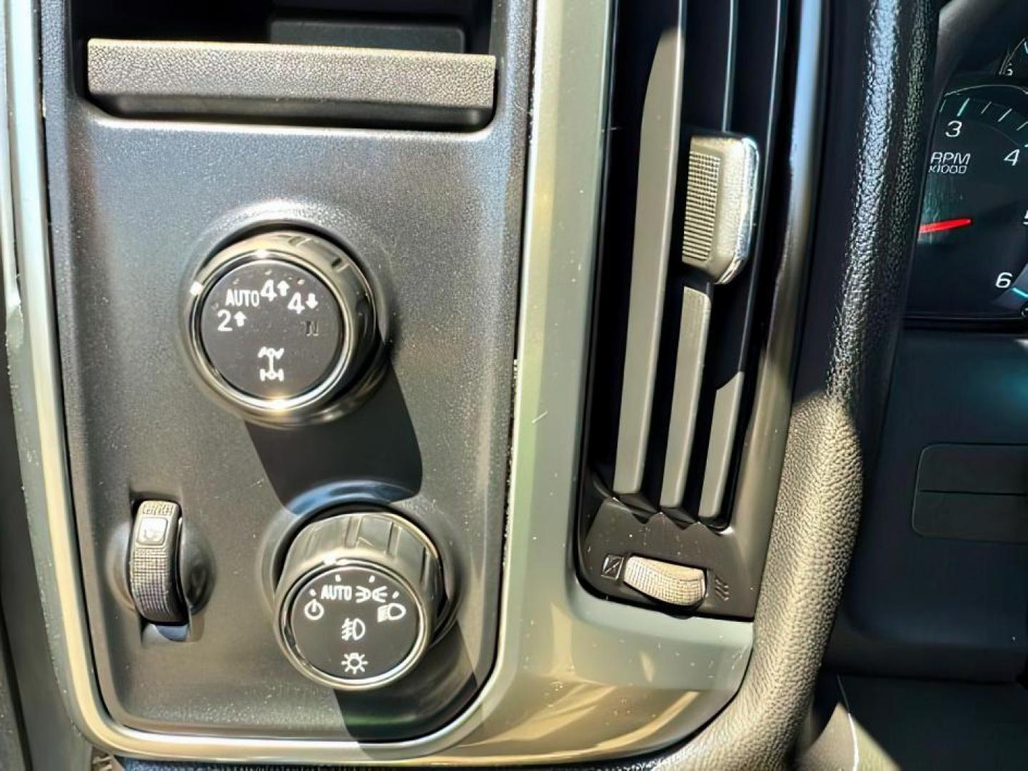 2017 BLUE /Jet Black Chevrolet Silverado 1500 1LT (3GCUKREC7HG) with an 5.3 engine, AUTOMATIC transmission, located at 1235 N Woodruff Ave., Idaho Falls, 83401, (208) 523-1053, 43.507172, -112.000488 - At Timberline Auto, finding a great deal on your next vehicle is always easy! Our experienced sales staff's goal is to help find you the right vehicle at the right price! Our knowledgeable finance department has options for almost any credit score. We offer extended service contract options to prote - Photo#16