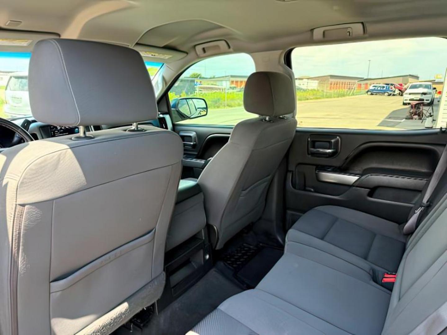 2017 BLUE /Jet Black Chevrolet Silverado 1500 1LT (3GCUKREC7HG) with an 5.3 engine, AUTOMATIC transmission, located at 1235 N Woodruff Ave., Idaho Falls, 83401, (208) 523-1053, 43.507172, -112.000488 - At Timberline Auto, finding a great deal on your next vehicle is always easy! Our experienced sales staff's goal is to help find you the right vehicle at the right price! Our knowledgeable finance department has options for almost any credit score. We offer extended service contract options to prote - Photo#20