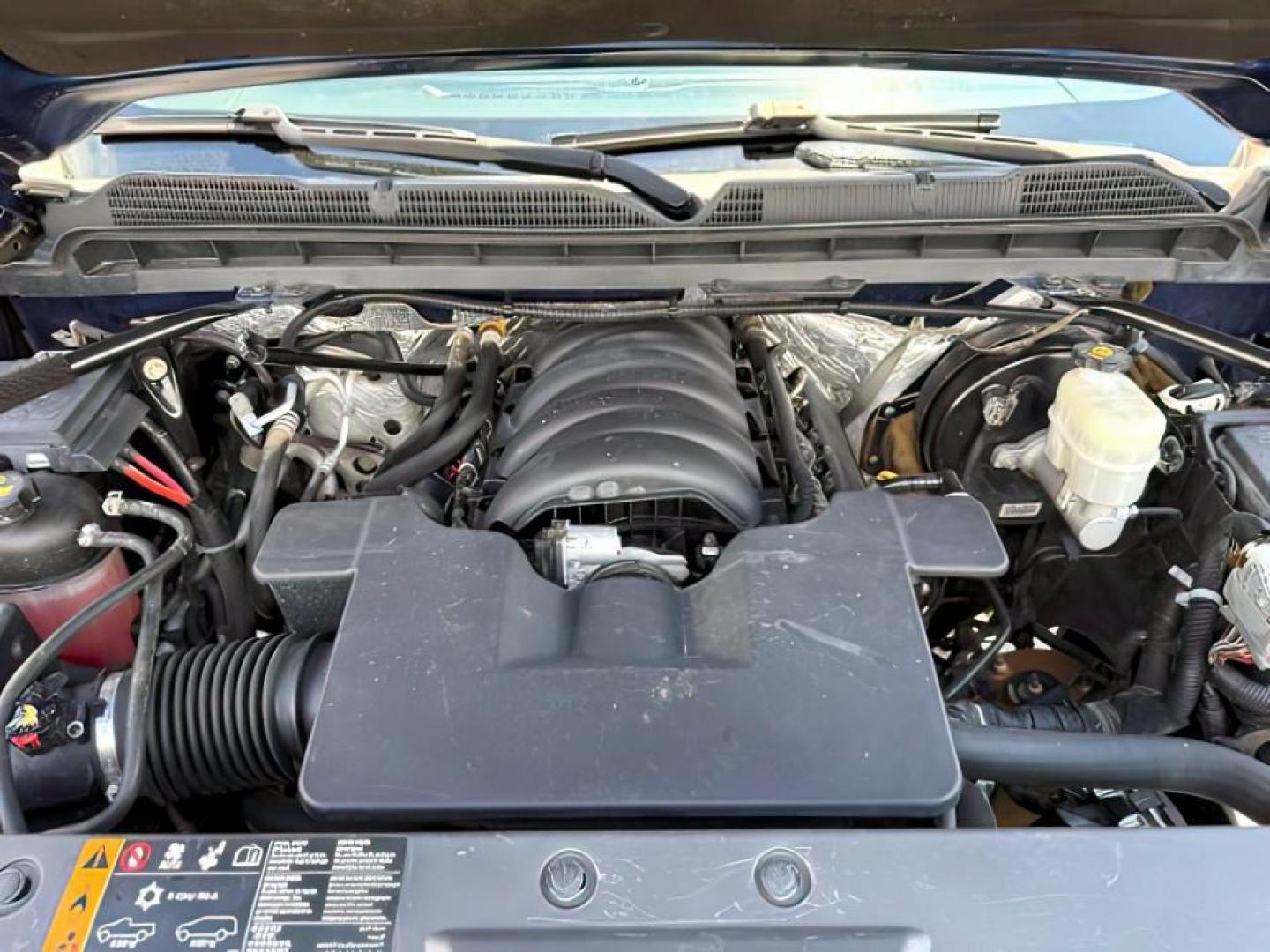 2017 BLUE /Jet Black Chevrolet Silverado 1500 1LT (3GCUKREC7HG) with an 5.3 engine, AUTOMATIC transmission, located at 1235 N Woodruff Ave., Idaho Falls, 83401, (208) 523-1053, 43.507172, -112.000488 - At Timberline Auto, finding a great deal on your next vehicle is always easy! Our experienced sales staff's goal is to help find you the right vehicle at the right price! Our knowledgeable finance department has options for almost any credit score. We offer extended service contract options to prote - Photo#21