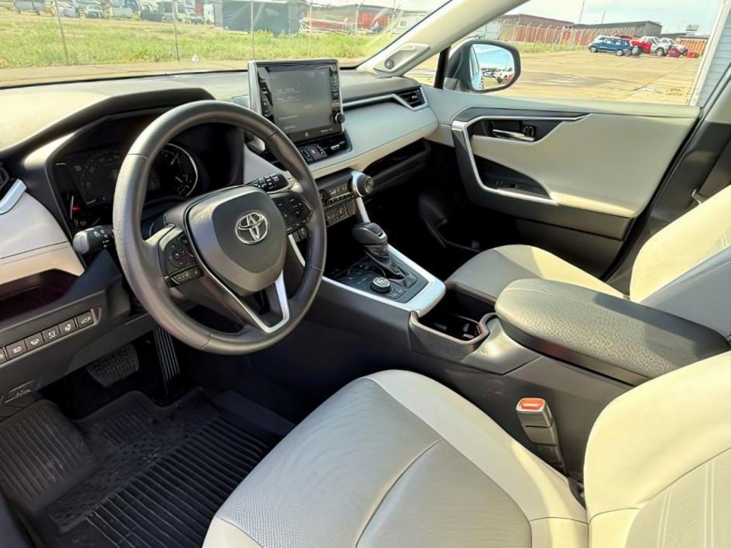 2022 Silver Sky Metallic /Black Toyota RAV4 (2T3N1RFV8NW) with an Dynamic Force 25L I-4 portdirect injection engine, Automatic transmission, located at 1175 N Woodruff Ave, Idaho Falls, ID, 83401, 43.506901, -111.999657 - At Timberline Auto, finding a great deal on your next vehicle is always easy! Our experienced sales staff's goal is to help find you the right vehicle at the right price! Our knowledgeable finance department has options for almost any credit score. We offer extended service contract options to prote - Photo#12