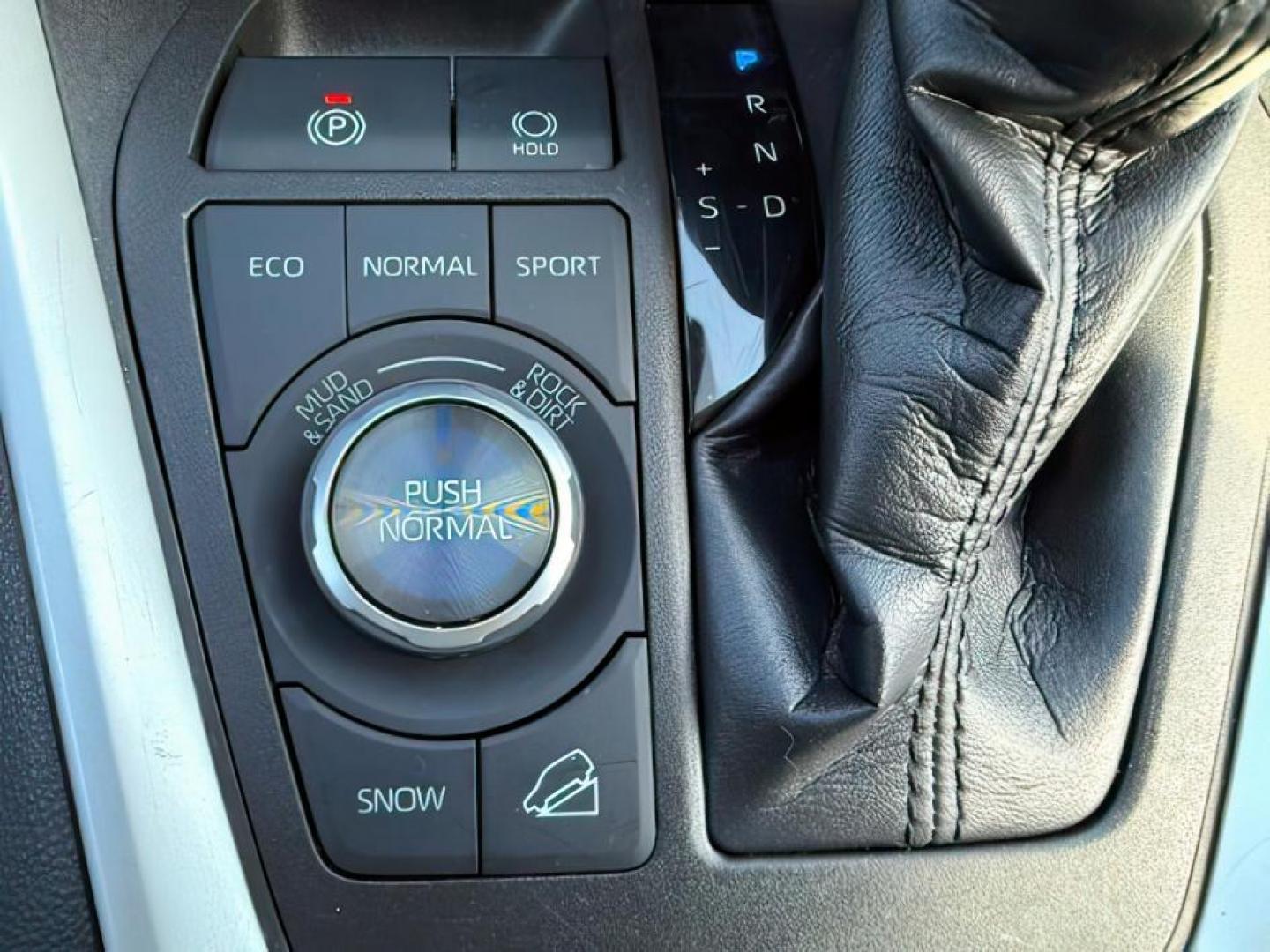 2022 Silver Sky Metallic /Black Toyota RAV4 (2T3N1RFV8NW) with an Dynamic Force 25L I-4 portdirect injection engine, Automatic transmission, located at 1175 N Woodruff Ave, Idaho Falls, ID, 83401, 43.506901, -111.999657 - At Timberline Auto, finding a great deal on your next vehicle is always easy! Our experienced sales staff's goal is to help find you the right vehicle at the right price! Our knowledgeable finance department has options for almost any credit score. We offer extended service contract options to prote - Photo#16