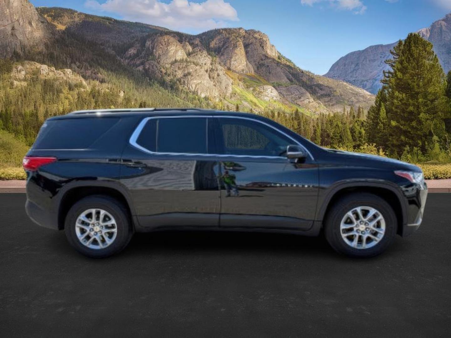 2021 Mosaic Black Metallic /Jet Black Chevrolet Traverse AWD 2FL (1GNEVMKW9MJ) with an 3.6L V-6 gasoline direct injection engine, AUTOMATIC transmission, located at 1235 N Woodruff Ave., Idaho Falls, 83401, (208) 523-1053, 43.507172, -112.000488 - At Timberline Auto, finding a great deal on your next vehicle is always easy! Our experienced sales staff's goal is to help find you the right vehicle at the right price! Our knowledgeable finance department has options for almost any credit score. We offer extended service contract options to prote - Photo#7
