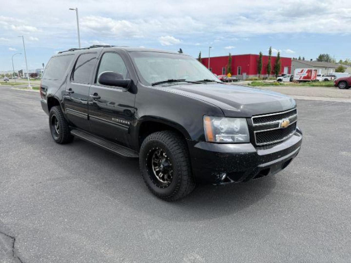 2010 Black /Ebony Chevrolet Suburban 1500 LT1 (1GNUKJE38AR) with an Vortec 5.3L V-8 variable valve control engine, AUTOMATIC transmission, located at 1235 N Woodruff Ave., Idaho Falls, 83401, (208) 523-1053, 43.507172, -112.000488 - At Timberline Auto, finding a great deal on your next vehicle is always easy! Our experienced sales staff's goal is to help find you the right vehicle at the right price! Our knowledgeable finance department has options for almost any credit score. We offer extended service contract options to prote - Photo#8
