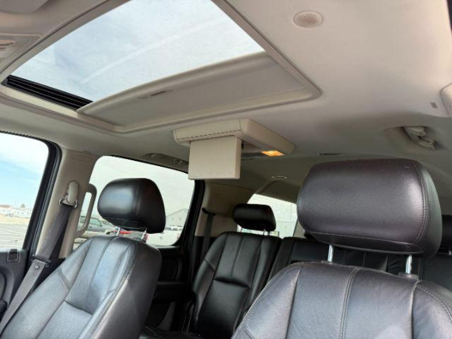 2010 Black /Ebony Chevrolet Suburban 1500 LT1 (1GNUKJE38AR) with an Vortec 5.3L V-8 variable valve control engine, AUTOMATIC transmission, located at 1235 N Woodruff Ave., Idaho Falls, 83401, (208) 523-1053, 43.507172, -112.000488 - At Timberline Auto, finding a great deal on your next vehicle is always easy! Our experienced sales staff's goal is to help find you the right vehicle at the right price! Our knowledgeable finance department has options for almost any credit score. We offer extended service contract options to prote - Photo#17