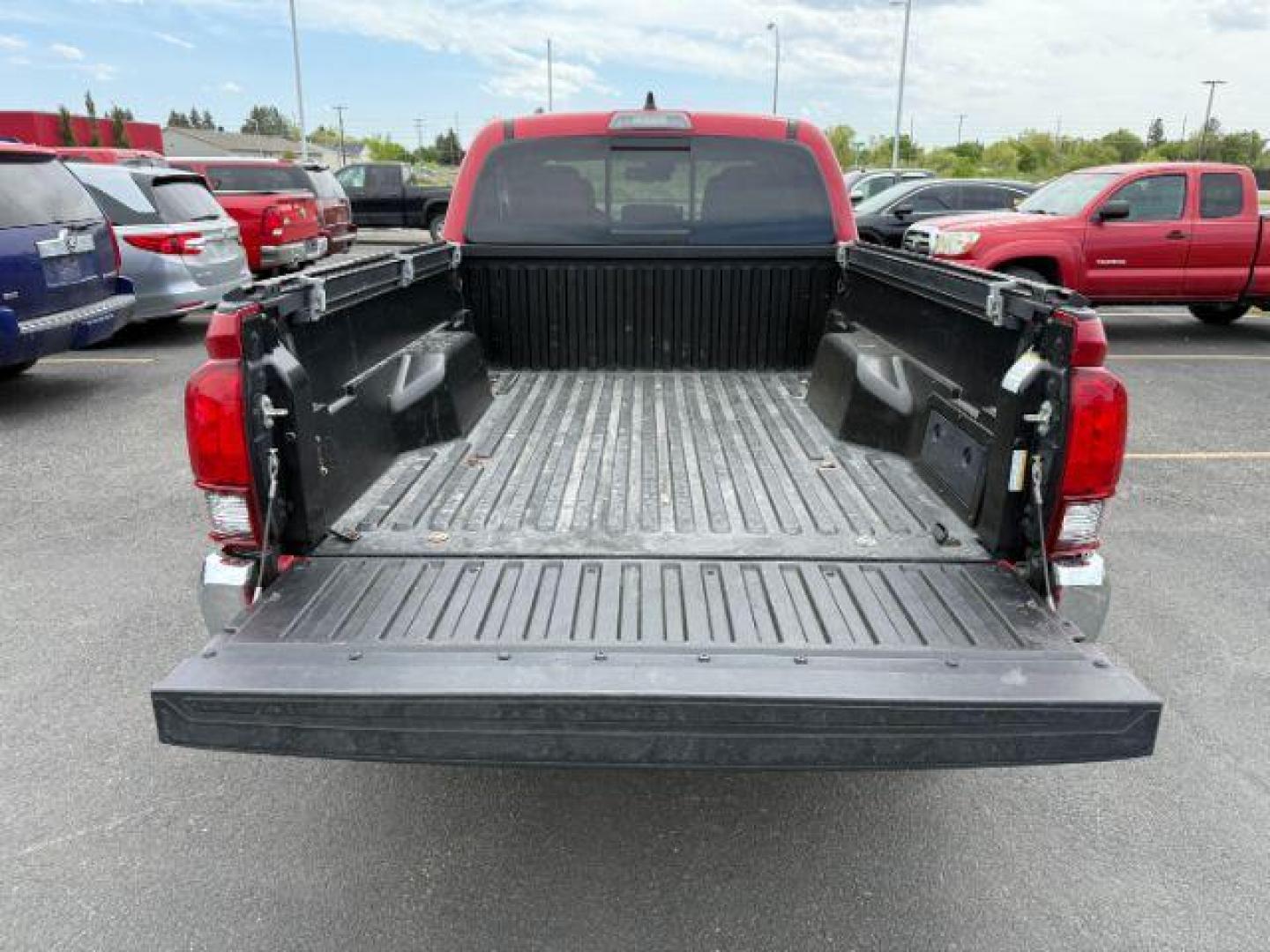 2020 Barcelona Red Metallic /Cement Toyota Tacoma SR5 V6 (3TMDZ5BN1LM) with an 3.5L V-6 port/direct injection engine, AUTOMATIC transmission, located at 1235 N Woodruff Ave., Idaho Falls, 83401, (208) 523-1053, 43.507172, -112.000488 - At Timberline Auto, finding a great deal on your next vehicle is always easy! Our experienced sales staff's goal is to help find you the right vehicle at the right price! Our knowledgeable finance department has options for almost any credit score. We offer extended service contract options to prote - Photo#5