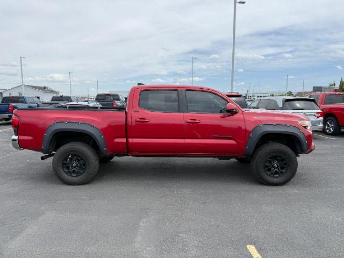 2020 Barcelona Red Metallic /Cement Toyota Tacoma SR5 V6 (3TMDZ5BN1LM) with an 3.5L V-6 port/direct injection engine, AUTOMATIC transmission, located at 1235 N Woodruff Ave., Idaho Falls, 83401, (208) 523-1053, 43.507172, -112.000488 - At Timberline Auto, finding a great deal on your next vehicle is always easy! Our experienced sales staff's goal is to help find you the right vehicle at the right price! Our knowledgeable finance department has options for almost any credit score. We offer extended service contract options to prote - Photo#7