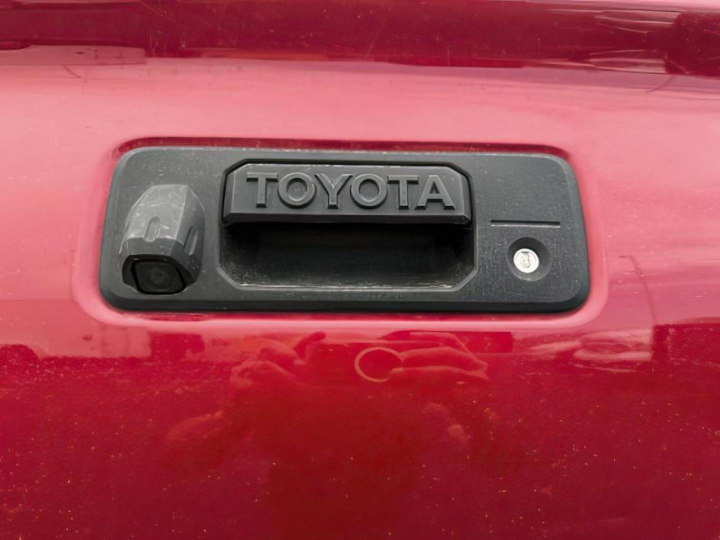 2020 Barcelona Red Metallic /Cement Toyota Tacoma SR5 V6 (3TMDZ5BN1LM) with an 3.5L V-6 port/direct injection engine, AUTOMATIC transmission, located at 1235 N Woodruff Ave., Idaho Falls, 83401, (208) 523-1053, 43.507172, -112.000488 - At Timberline Auto, finding a great deal on your next vehicle is always easy! Our experienced sales staff's goal is to help find you the right vehicle at the right price! Our knowledgeable finance department has options for almost any credit score. We offer extended service contract options to prote - Photo#4